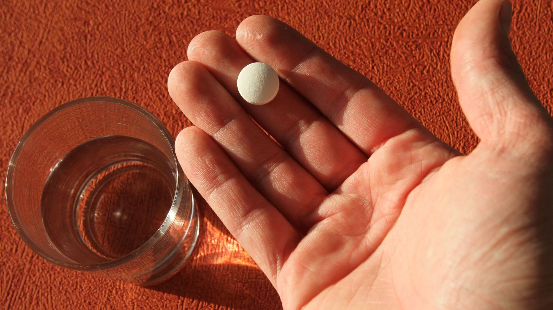 Un peu d'aspirine chaque jour pour prévenir le cancer ? - RTBF Actus