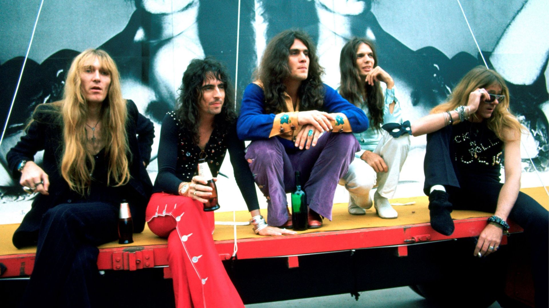 Alice Cooper et son groupe à Londres le 28 juin 1972. De gauche à droite : le défunt Glen Buxton, Alice Cooper, Michael Bruce, Dennis Dunaway, Neal Smith