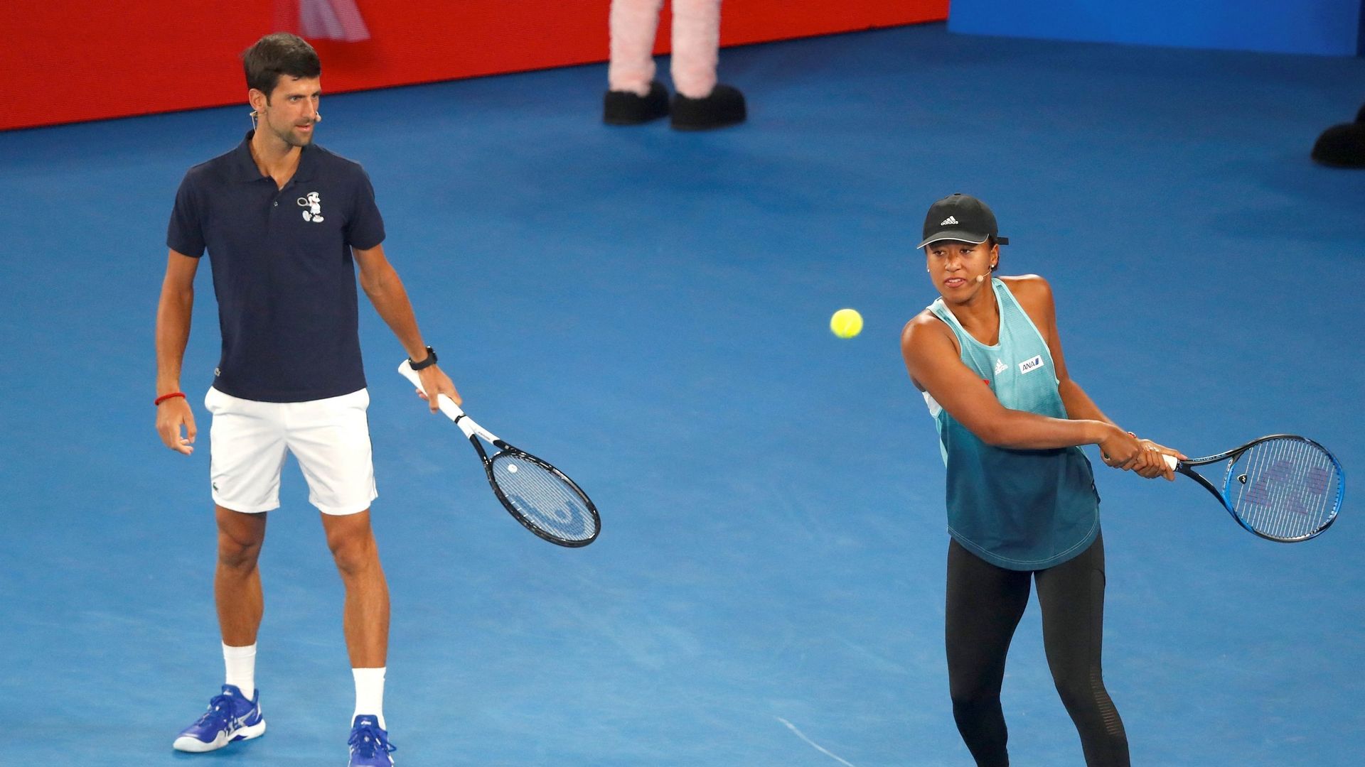 Le N.1 mondial Novak Djokovic a apporté mardi son soutien à Naomi Osaka, qui s’est retirée de Roland-Garros après une polémique sur son refus de participer aux conférences de presse pour se préserver mentalement, estimant qu’elle était "très courageuse".