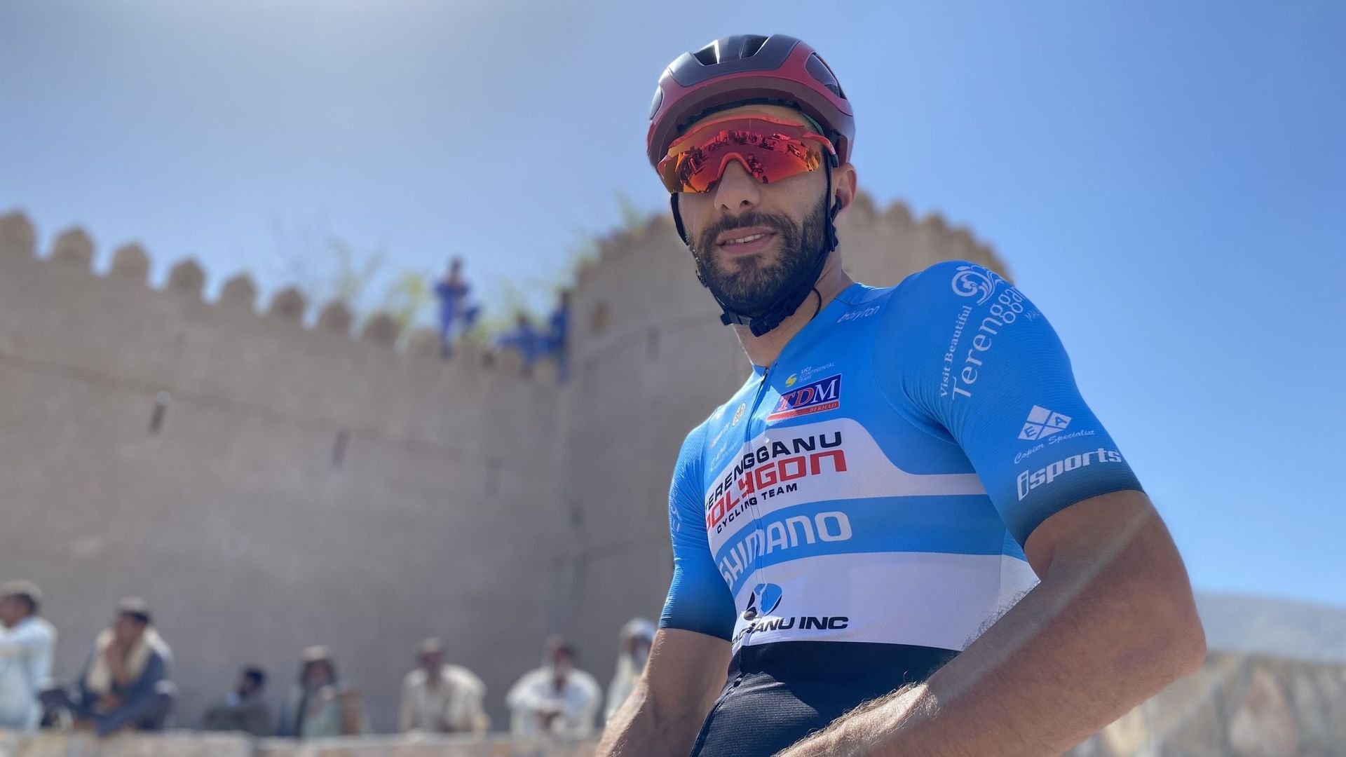 Youcef Reguigui sur les routes du Tour d'Oman avec le maillot de la formation Terengganu