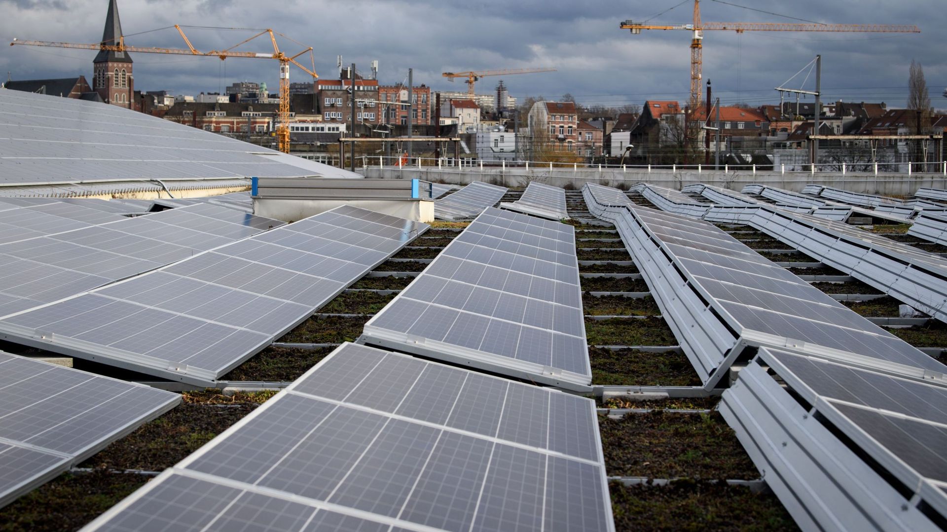 Les subventions offertes aux propriétaires de panneaux solaires devraient être supprimées. 