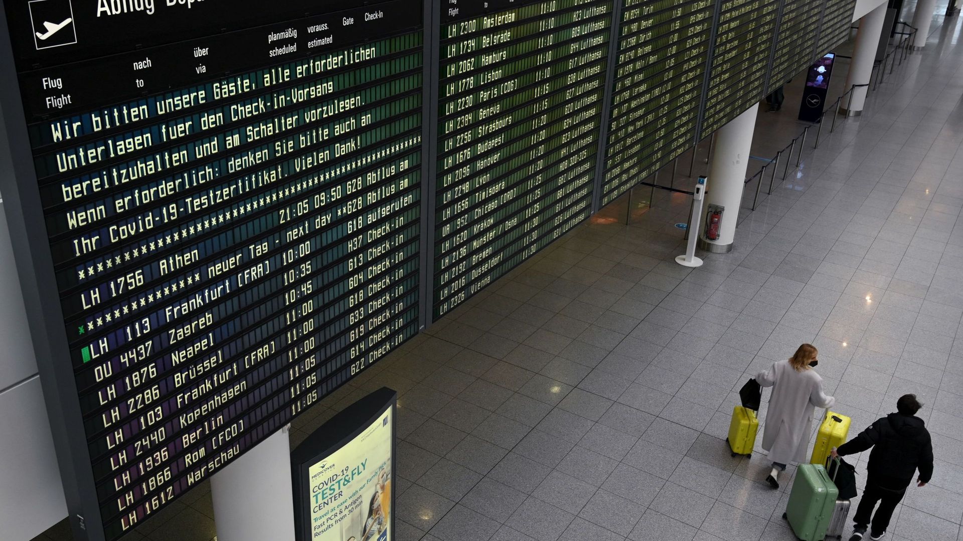 Tableau d'affichage à l'aéroport de Munich, en janvier dernier (illustration) 