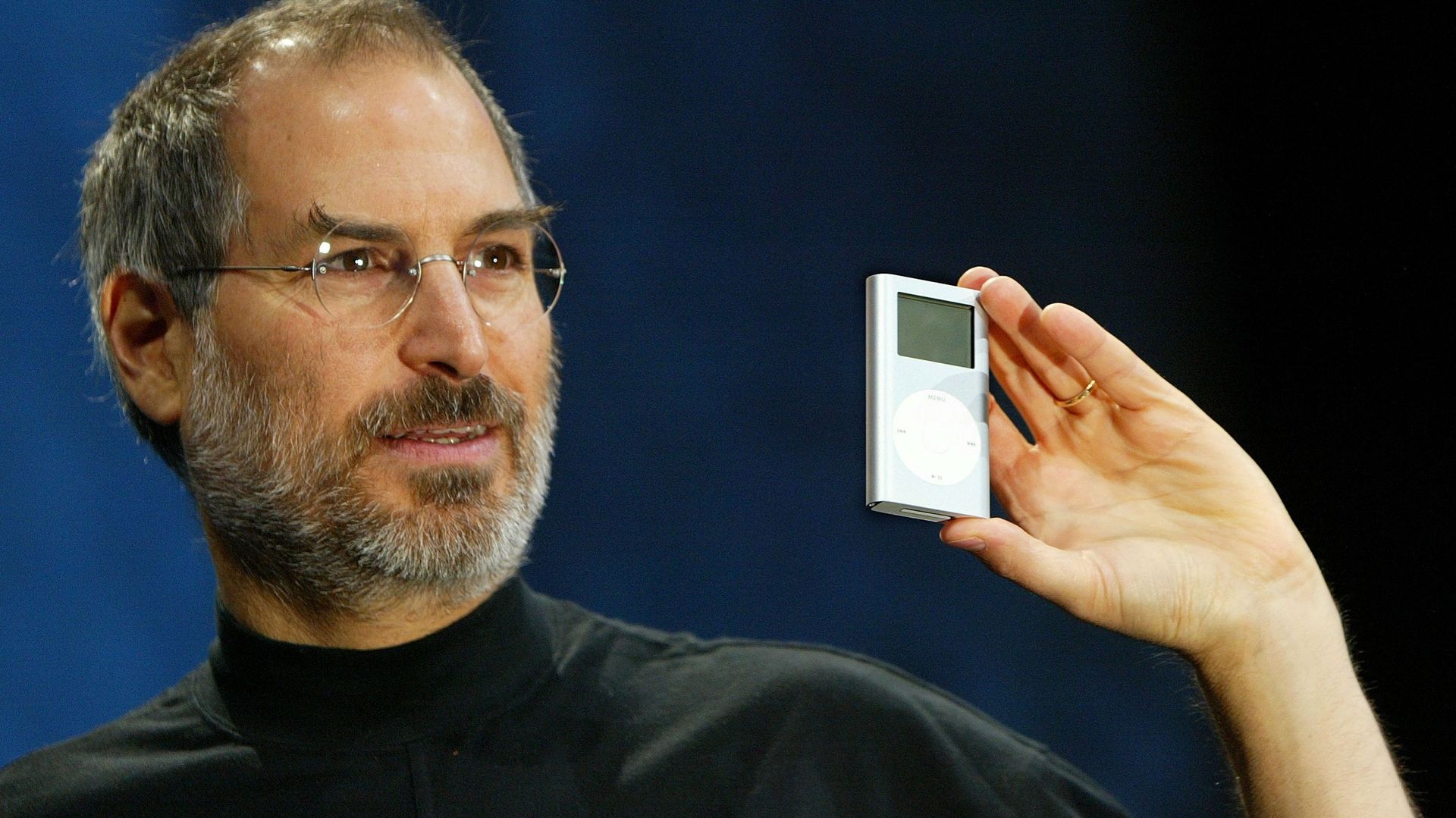 L'iPod Mini, présenté par Steve Jobs en 2004