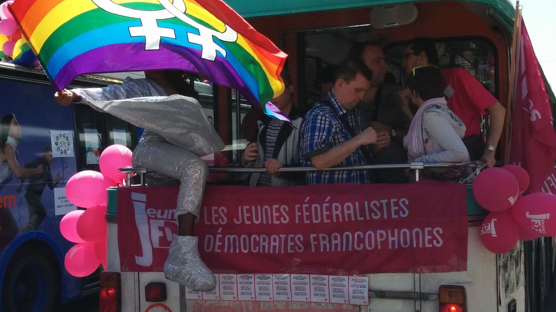 100 000 Personnes Ont Participé Au Soleil à La 19ème Gay Pride De