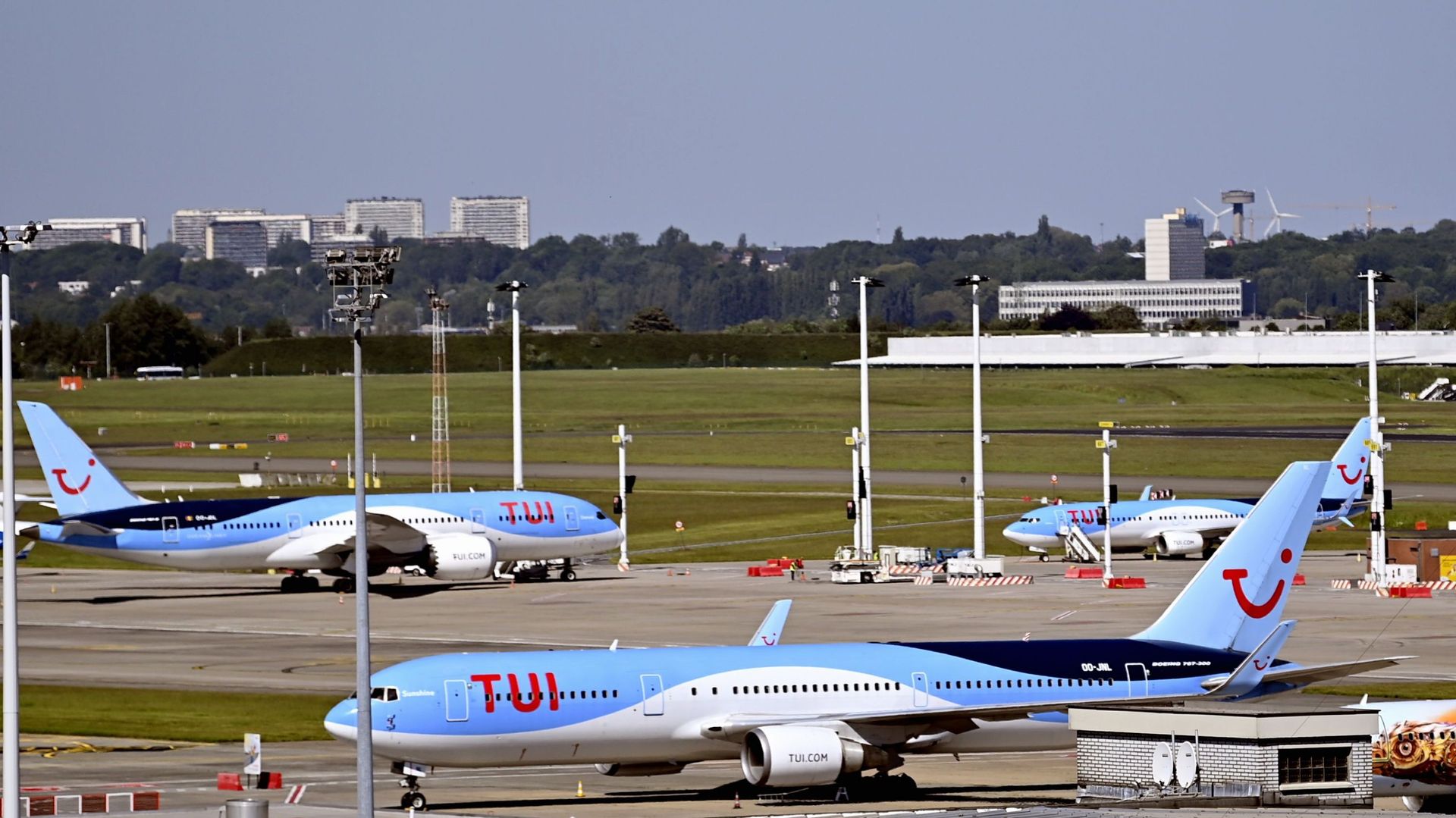 L’annonce d’une "taxe avion" devait initialement concerner les vols de transit au départ d’aéroports belges de moins de 500 km afin d’encourager les alternatives comme le train, par exemple.
