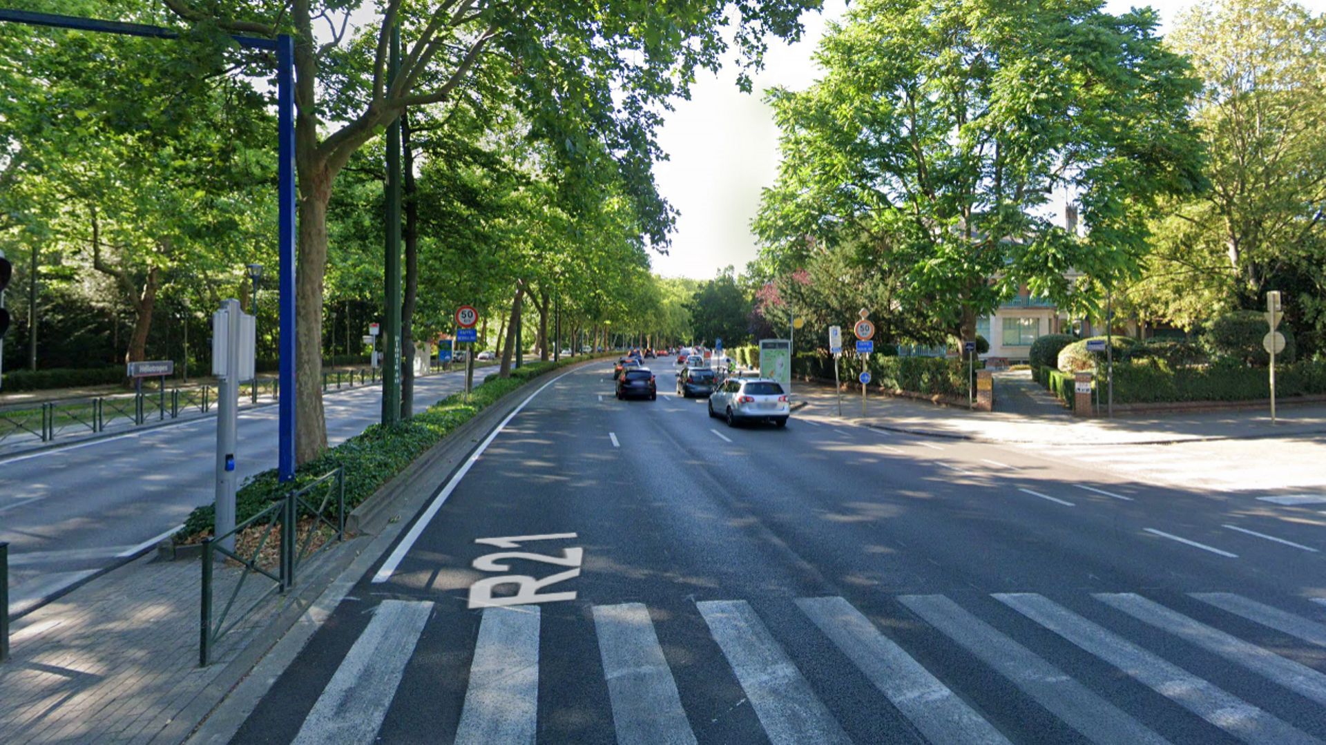 Le boulevard Lambermont, sans sa bande cyclable. Il s'en est fallu de quelques jours pour la voir dans Google Street View.