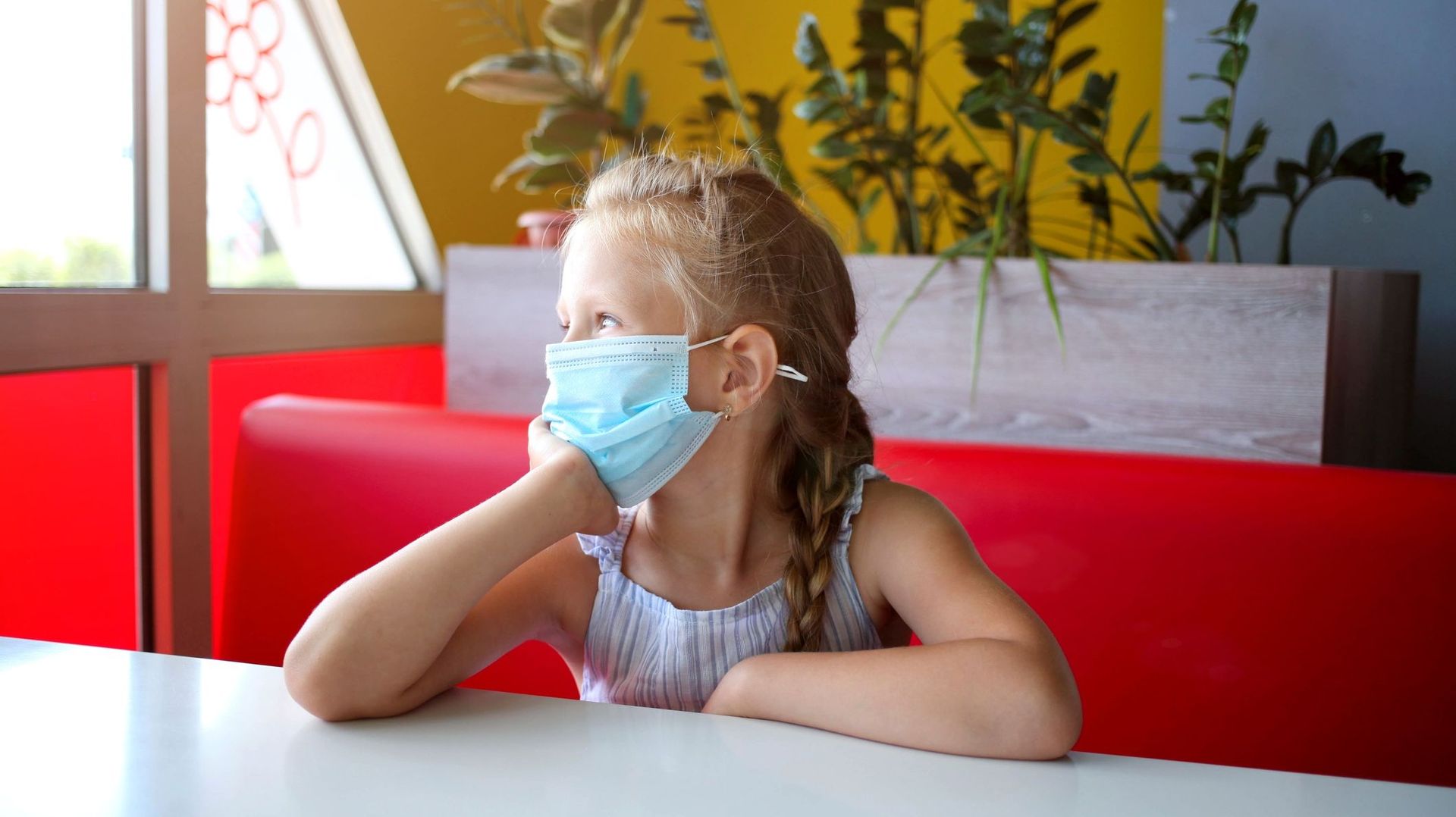 Gêne respiratoire, difficultés d’apprentissage : qu’en est-il du masque pour les enfants ?