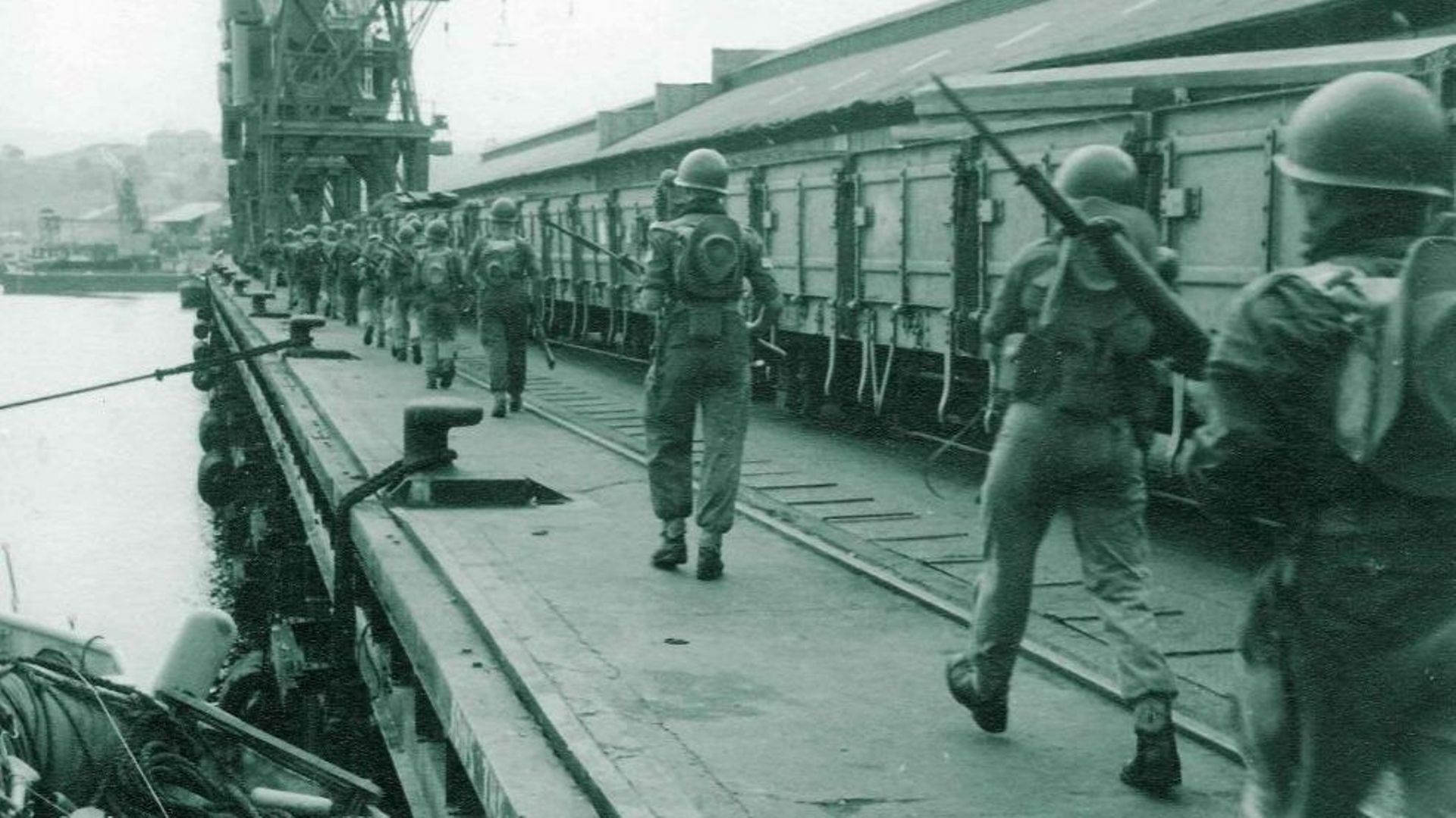 Les fusiliers marins débarquent au port de Matadi, le 11 juillet 1960
