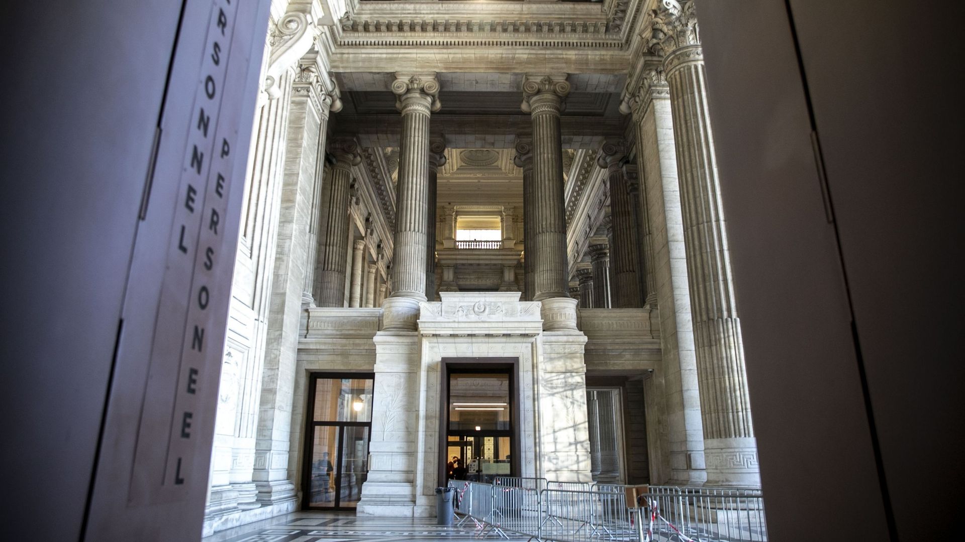 Le palais de justice rouvre ses portes au public dès le mois d'avril.