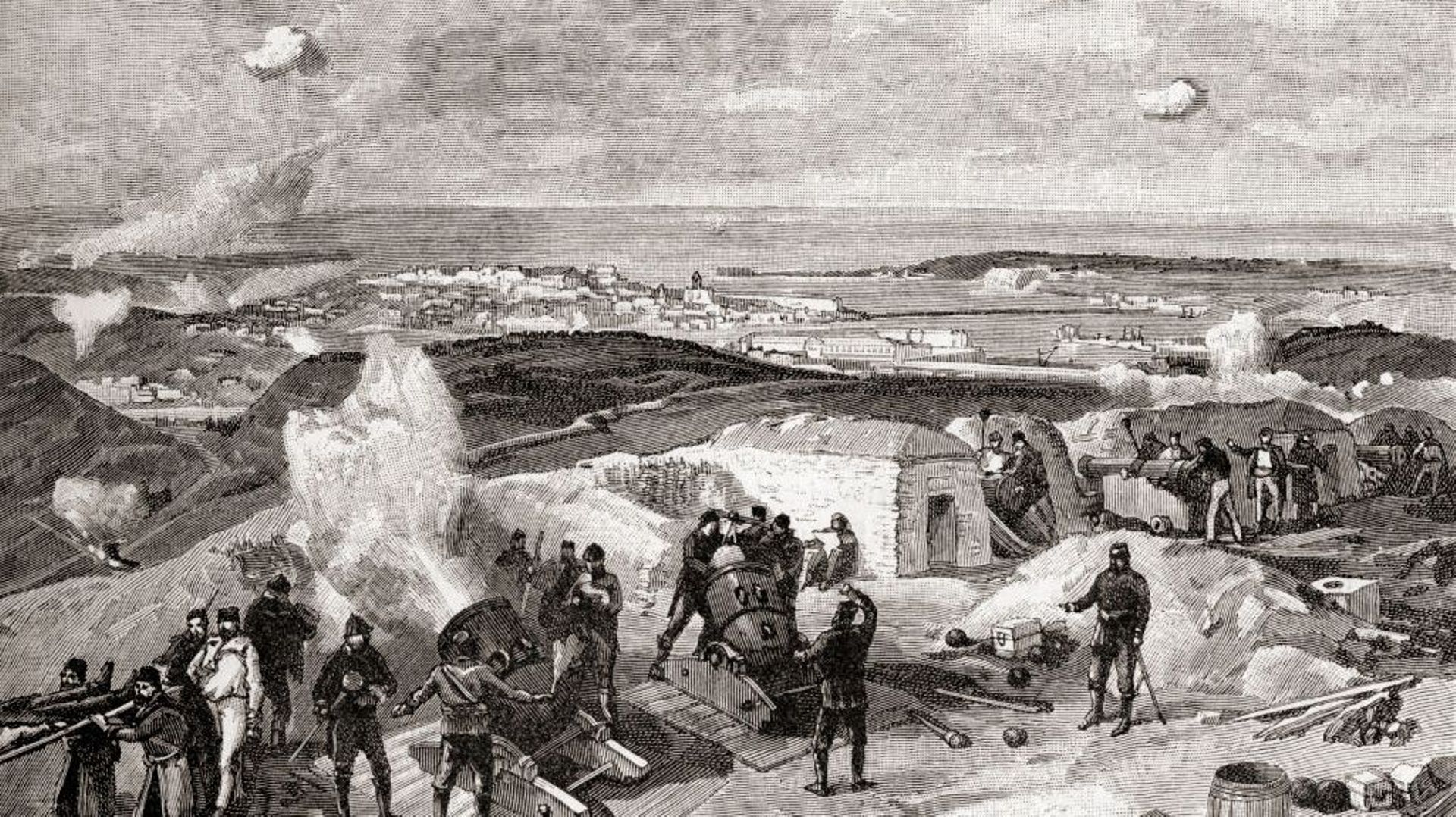 Les troupes françaises ont bombardé Sébastopol avec des canons de longue portée, gravure de 1900.