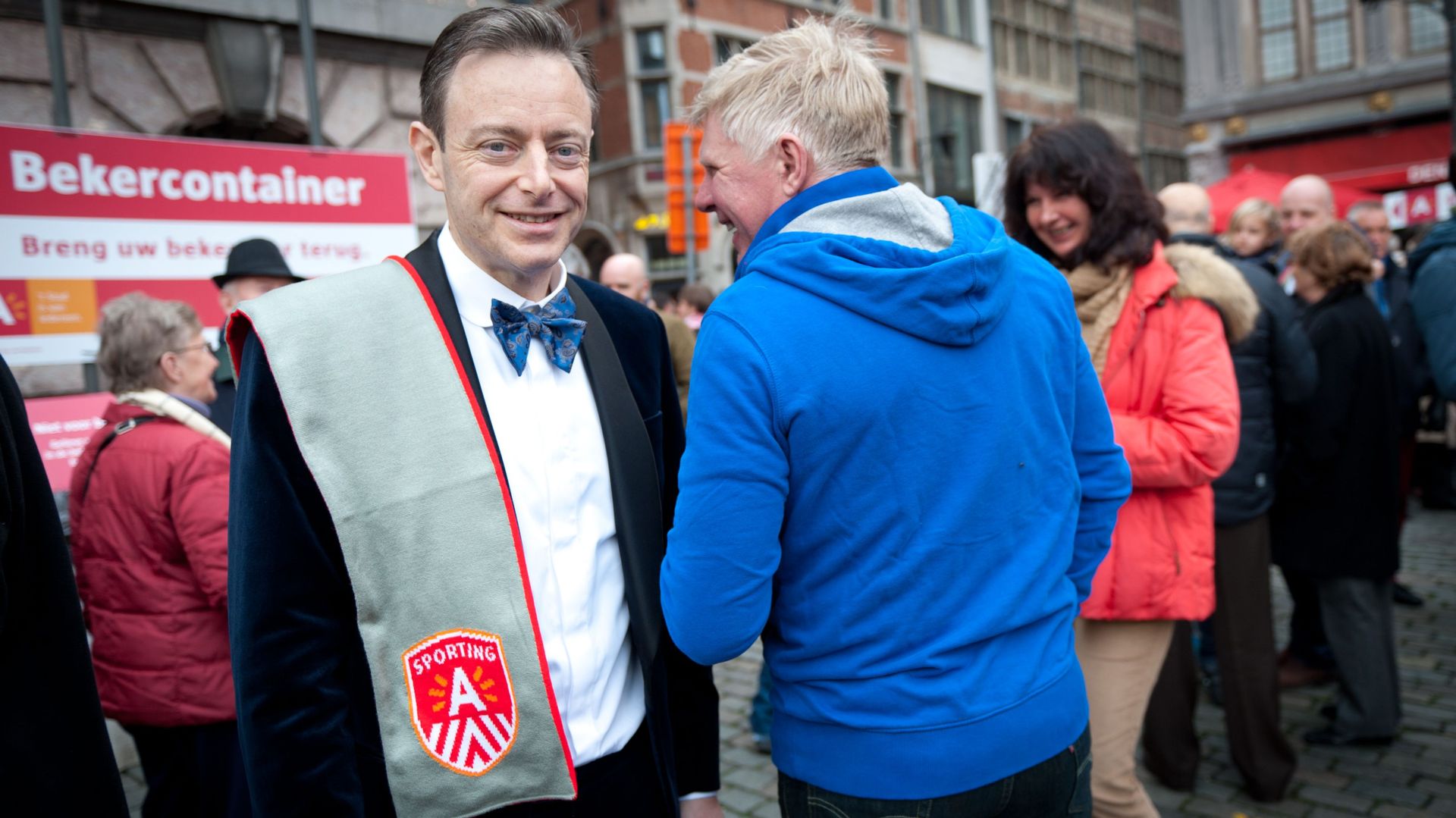 Bart De Wever chasse l'ancien slogan d'Anvers: un coût d'un demi-million