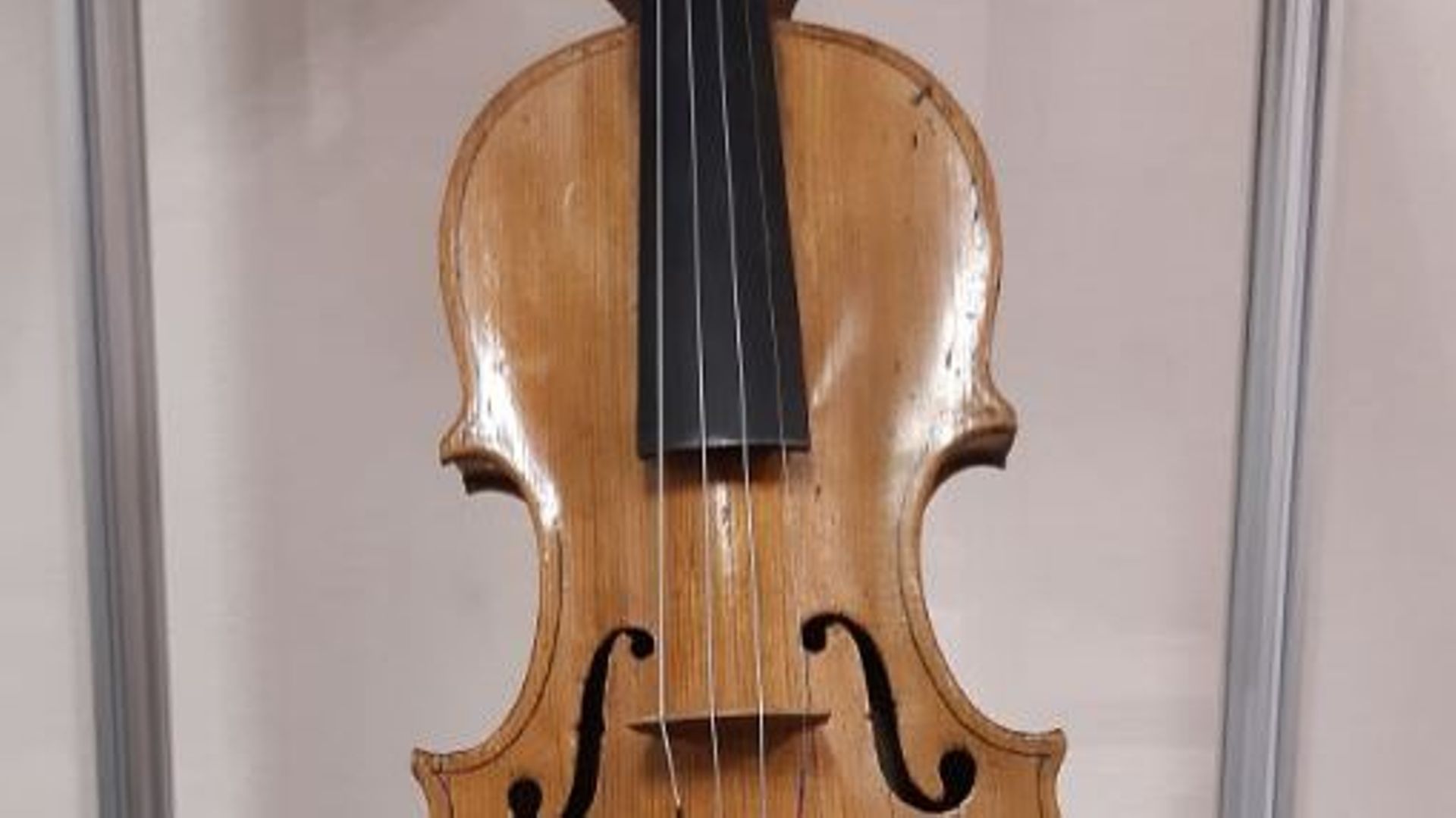Le premier violon de Vieuxtemps restauré et présenté à l exposition au Musée des Beaux-Arts de Verviers