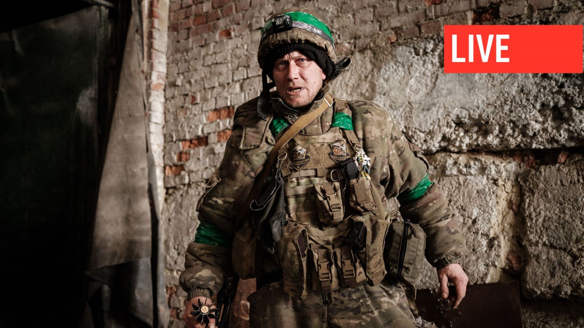 Un militaire ukrainien du Service national des gardes-frontières dans l'abri de Bakhmut, le 16 février 2023. 
