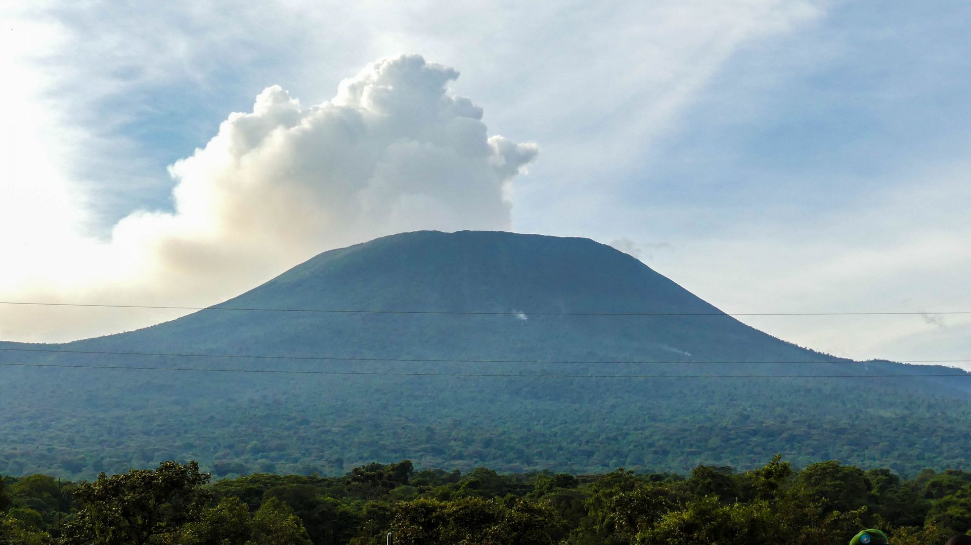 Vue du volcan Nyiragongo depuis les environs du Parc des Virunga