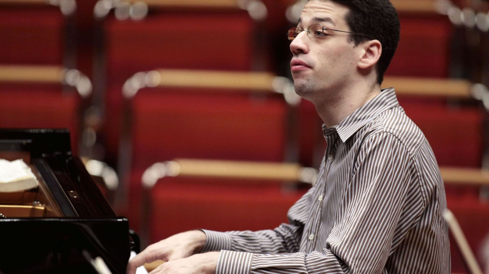 Le pianiste Jonathan Biss en répétition à la Philarmonie de Cologne. 