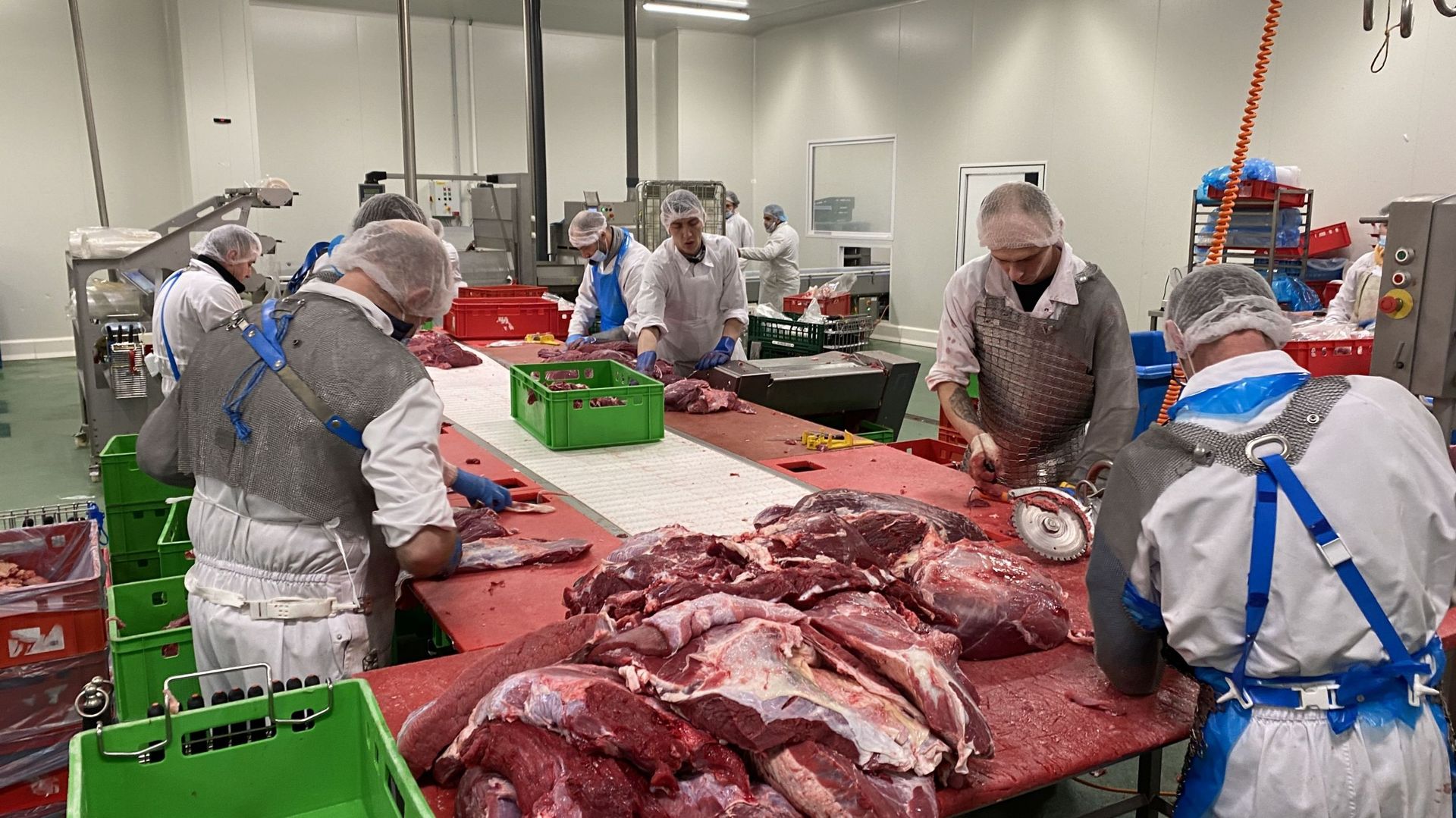 L’atelier de découpe de viande, situé à Perwez, permet à la coopérative de réduire le nombre d’intermédiaires.