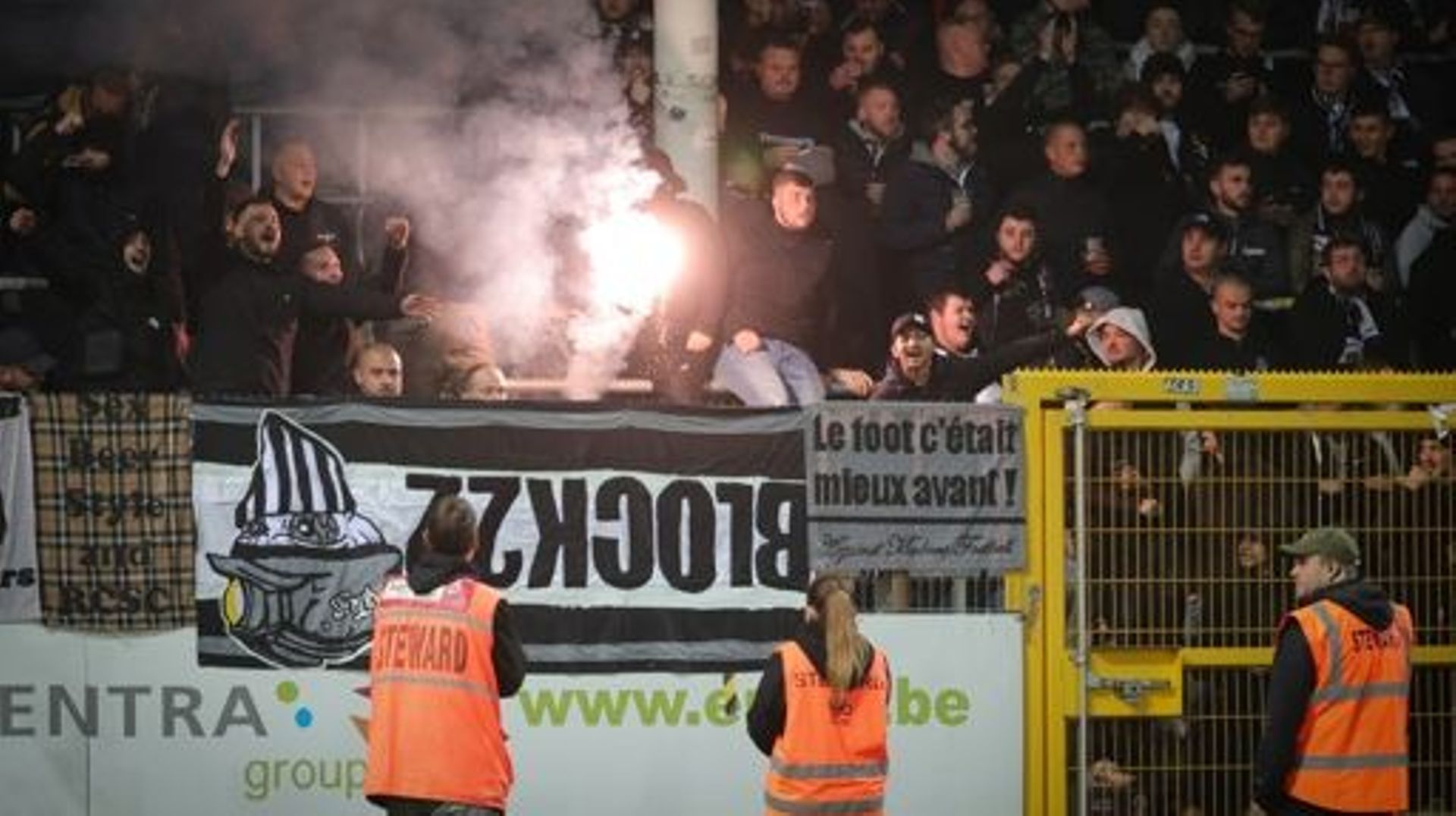 Charleroi's supporters pictured during a soccer match between Sporting Charleroi and KV Mechelen, Saturday 12 November 2022 in Charleroi, on day 17 of the 2022-2023 'Jupiler Pro League' first division of the Belgian championship. The game was stopped beca
