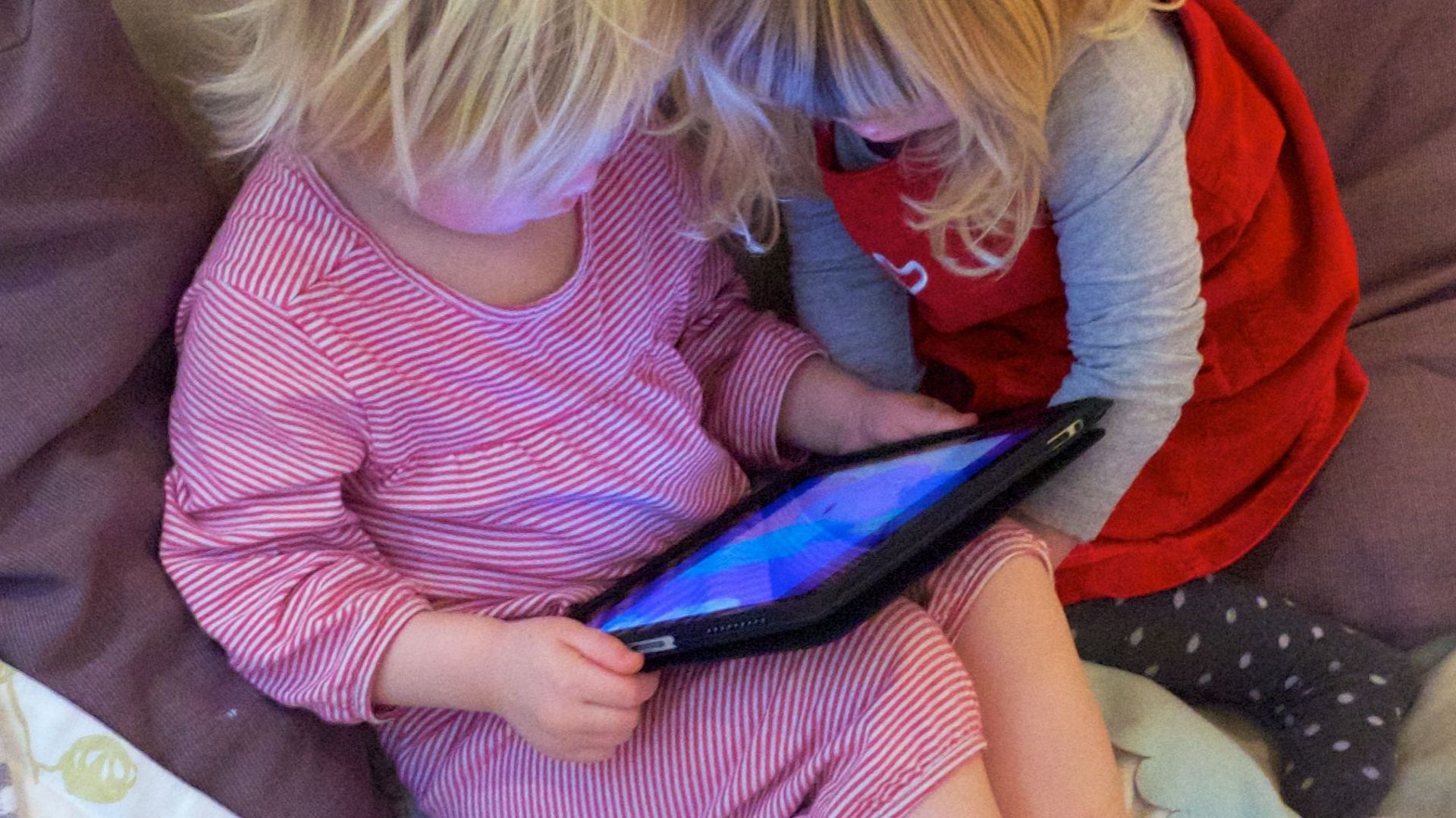Les tablettes peuvent aider au développement de l'enfant, mais sous supervision et avec modération