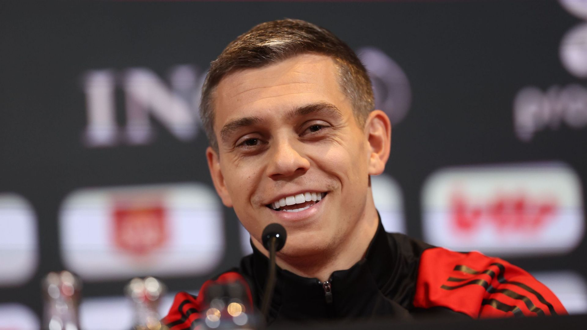 Leandro Trossard répond aux critiques avec le sourire : "J'essaie toujours de donner le maximum"