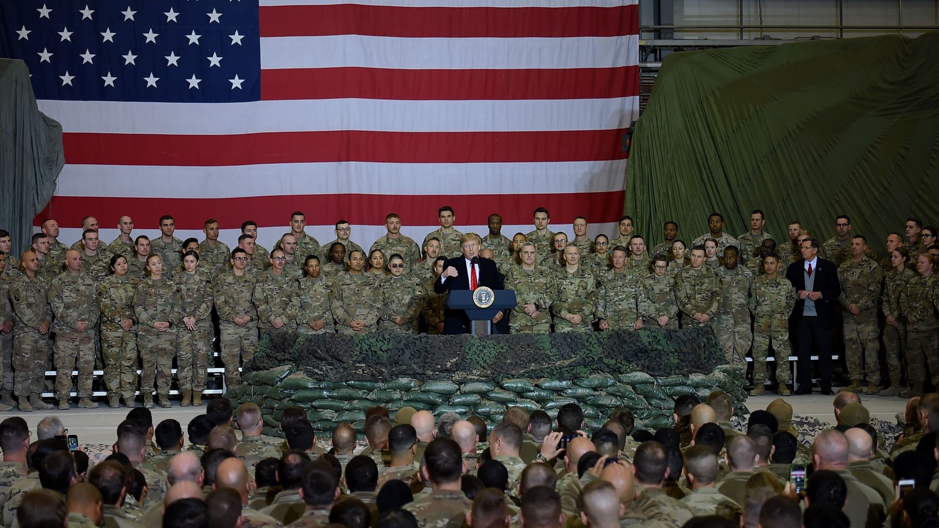 Le président Trump lors d'une visite aux troupes américaines en Afghanistan pour Thanksgiving 2019.