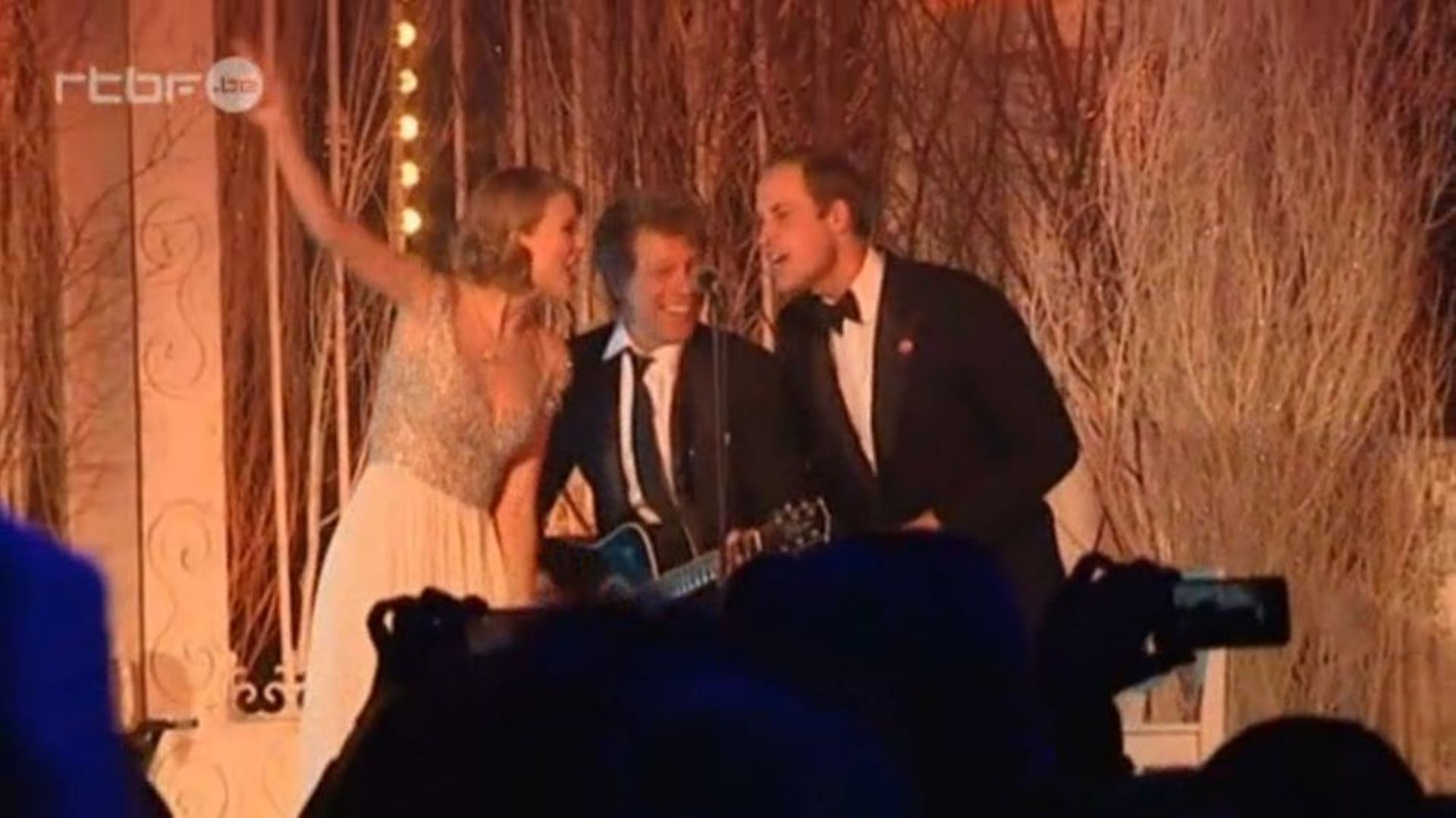 Le prince William chante avec Bon Jovi et Taylor Swift