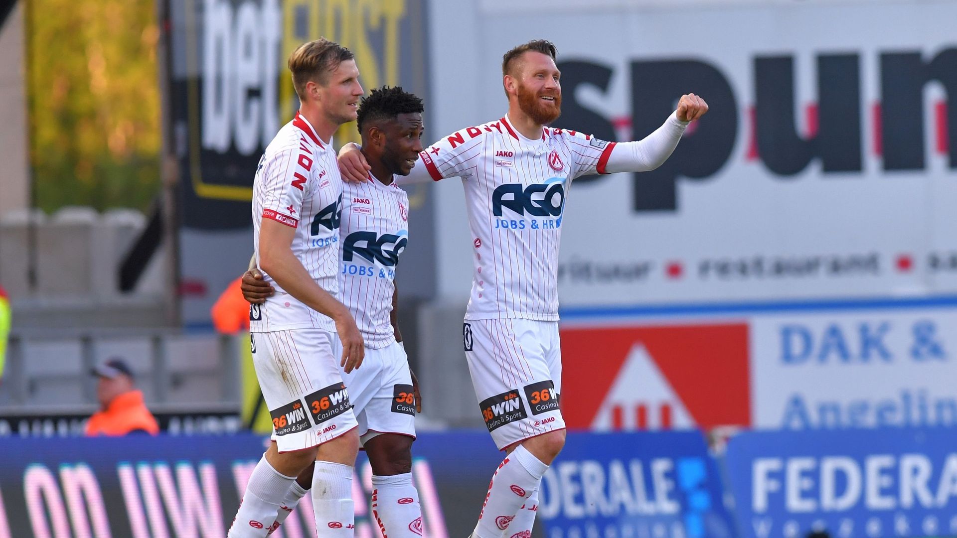 Courtrai Gifle Zulte-Waregem Et Continue Sa Course En Tête Dans Le ...