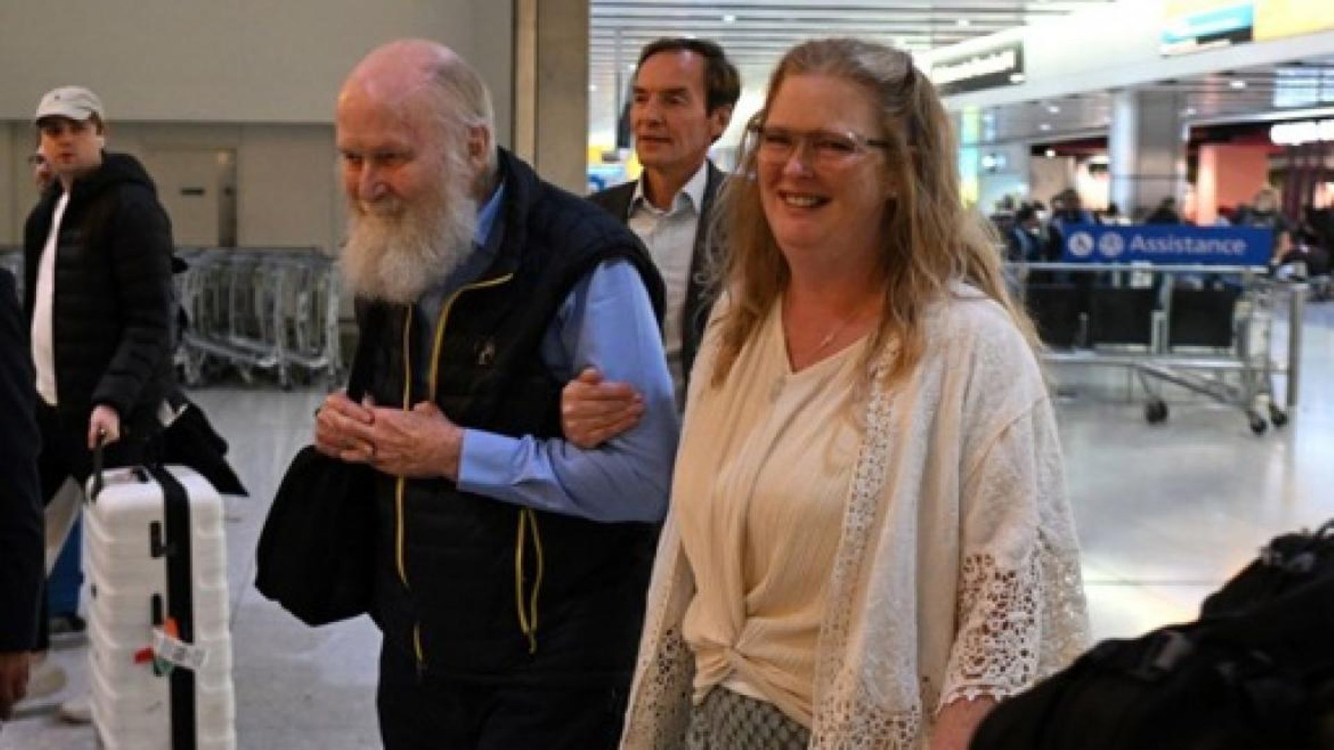 Afghanistan: le couple de Britanniques âgés libéré par les talibans arrivé à Londres