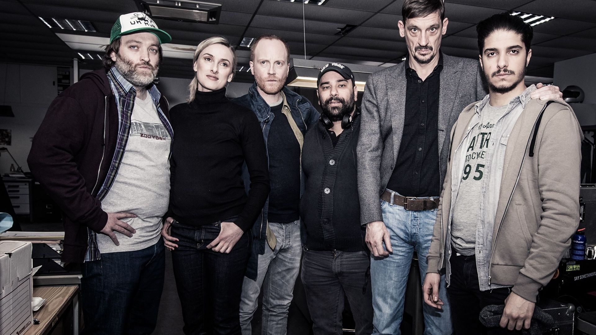 Photo de tournage d'"Angle mort" avec Bert Haelvoet, Ruth Becquart, Delnaet, Nabil Ben Yadir, Peter Van Den Begin et David Murgia 