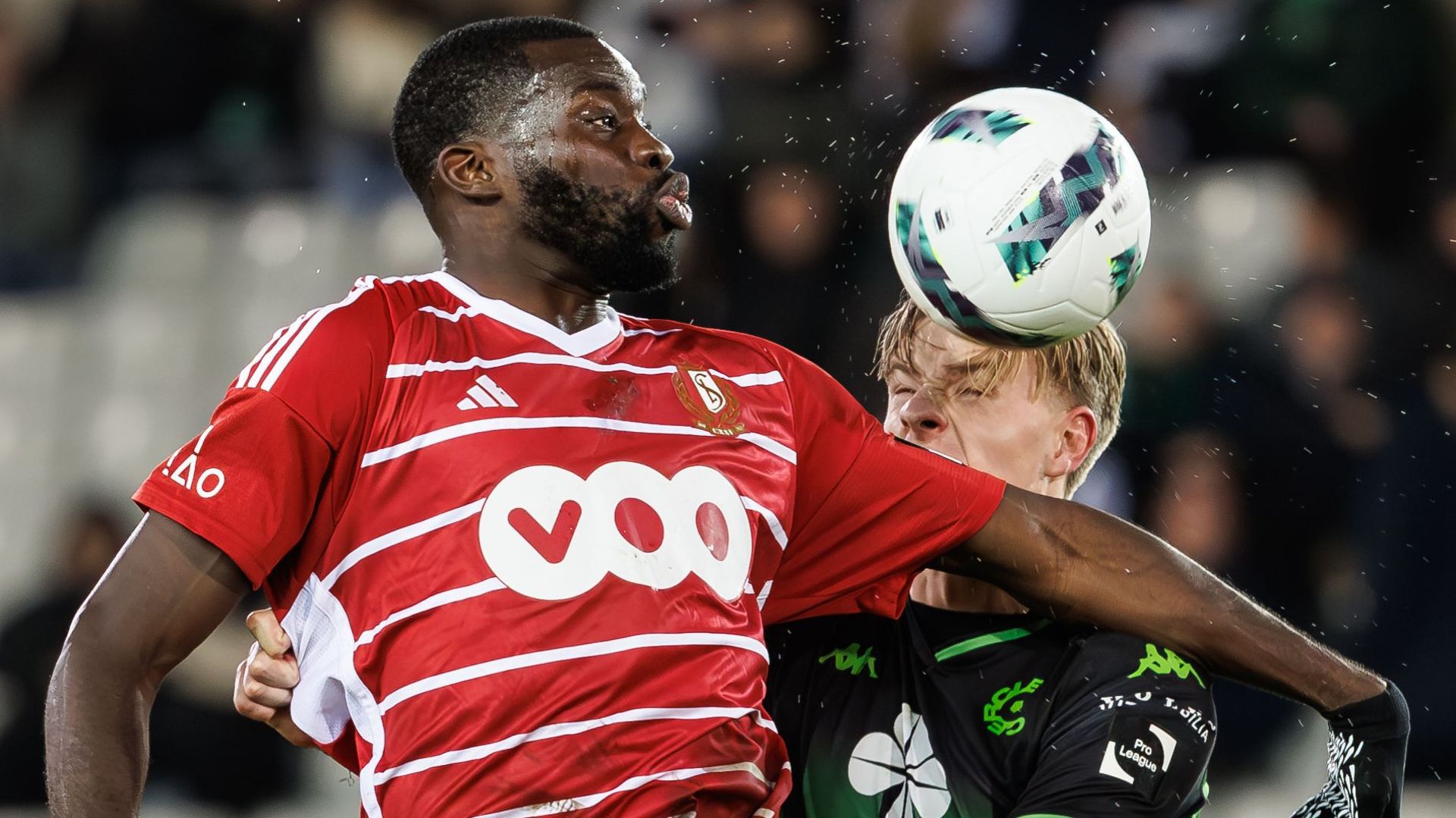 À 8 ans, il est oublié pendant 4 heures au bord du terrain de foot