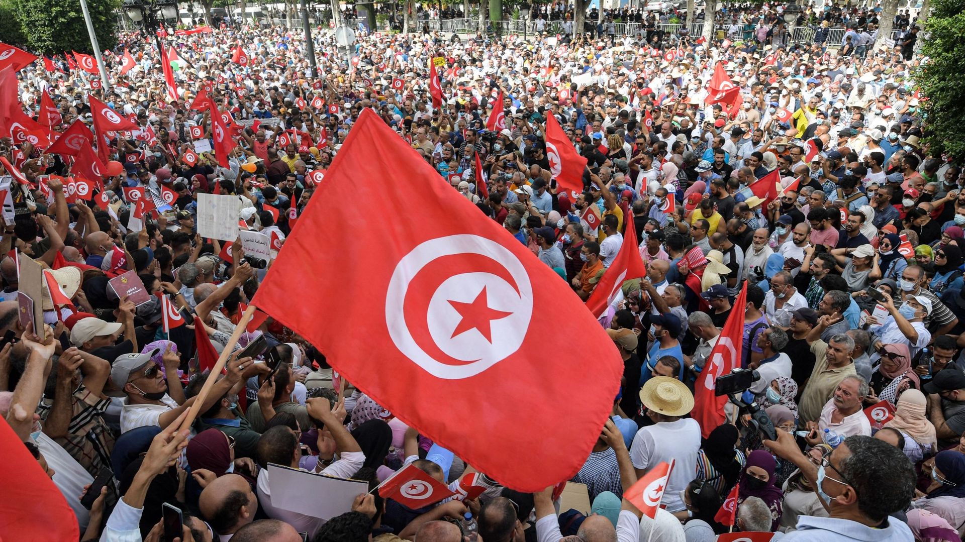 Manifestation à Tunis, la capitale de la Tunisie, le 26 septembre 2021, contre les mesures prises par le président Kais Saied pour renforcer son emprise sur le pouvoir