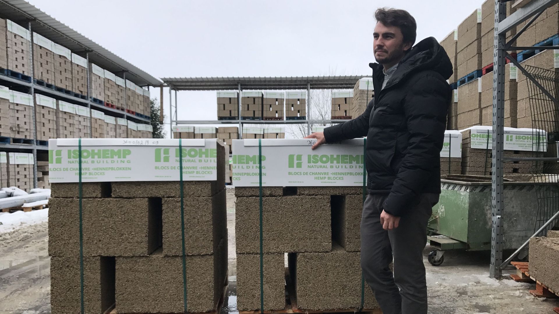 L'entreprise Isohemp de Fernelmont veut multiplier par cinq sa production de blocs de chanvre pour le secteur de la construction (à droite : Olivier Beghin, administrateur délégué)