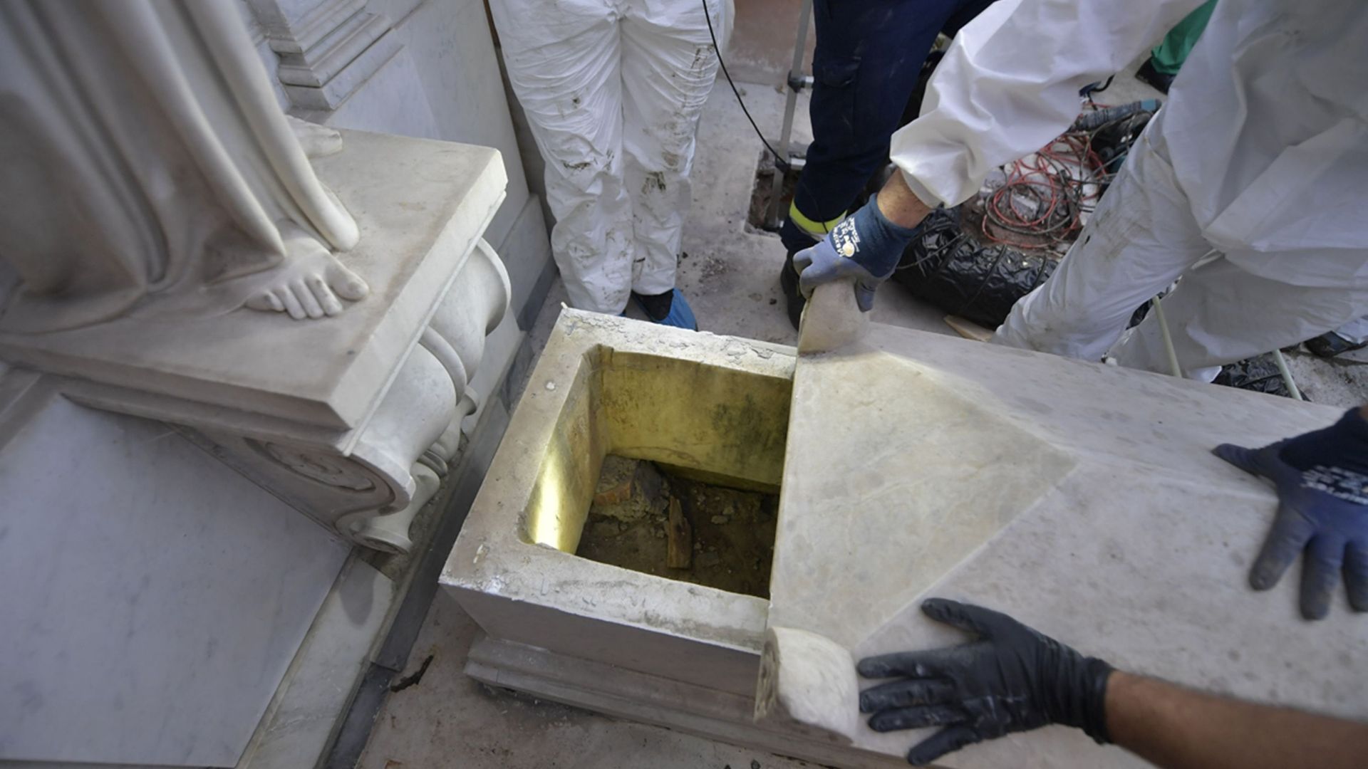 C'est une tombe vide que les enquêteurs ont découvert aujourd'hui dans le cimetière du Vatican