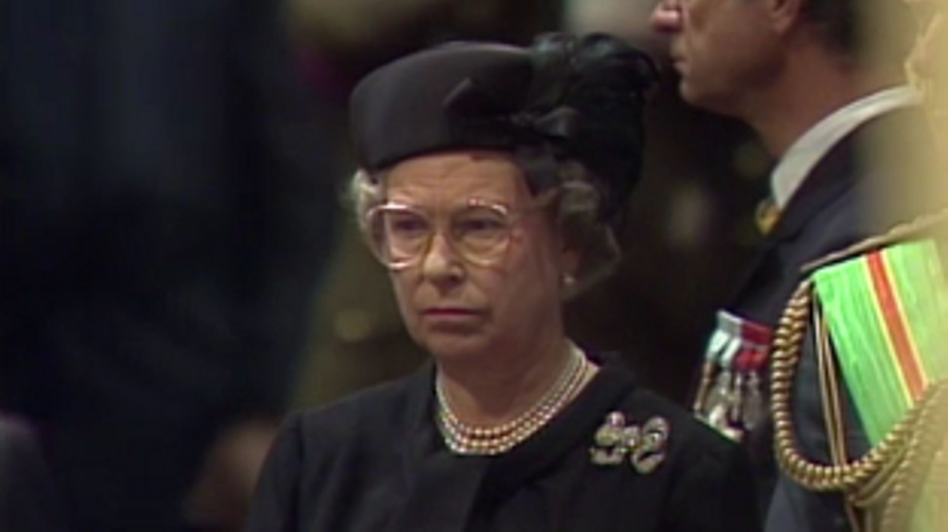 Elizabeth II aux funérailles du Roi Baudouin en août 1993. 