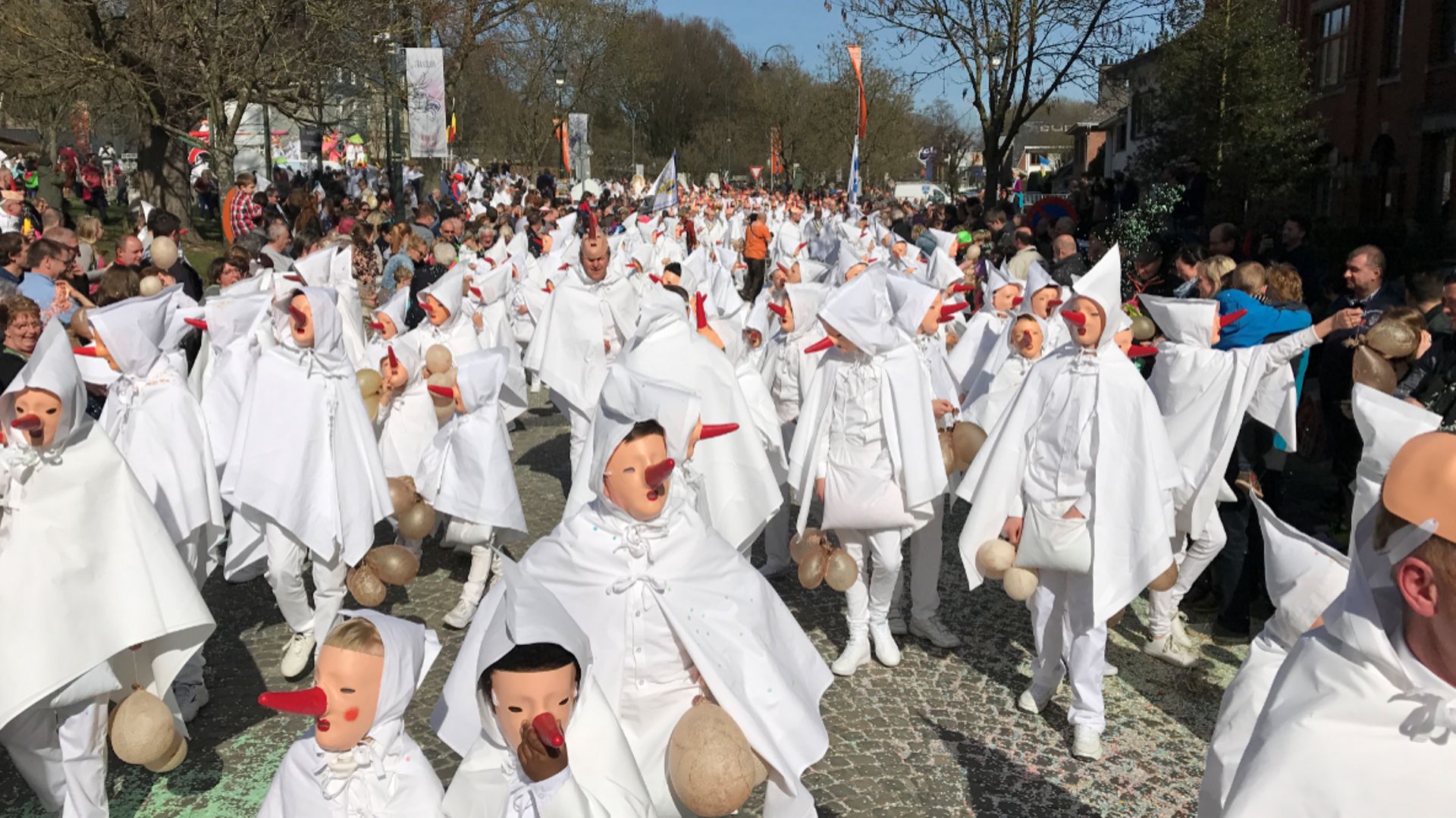 Près de 30 000 personnes se sont déplacées pour venir voir le cortège et ses célèbres Blancs Moussis