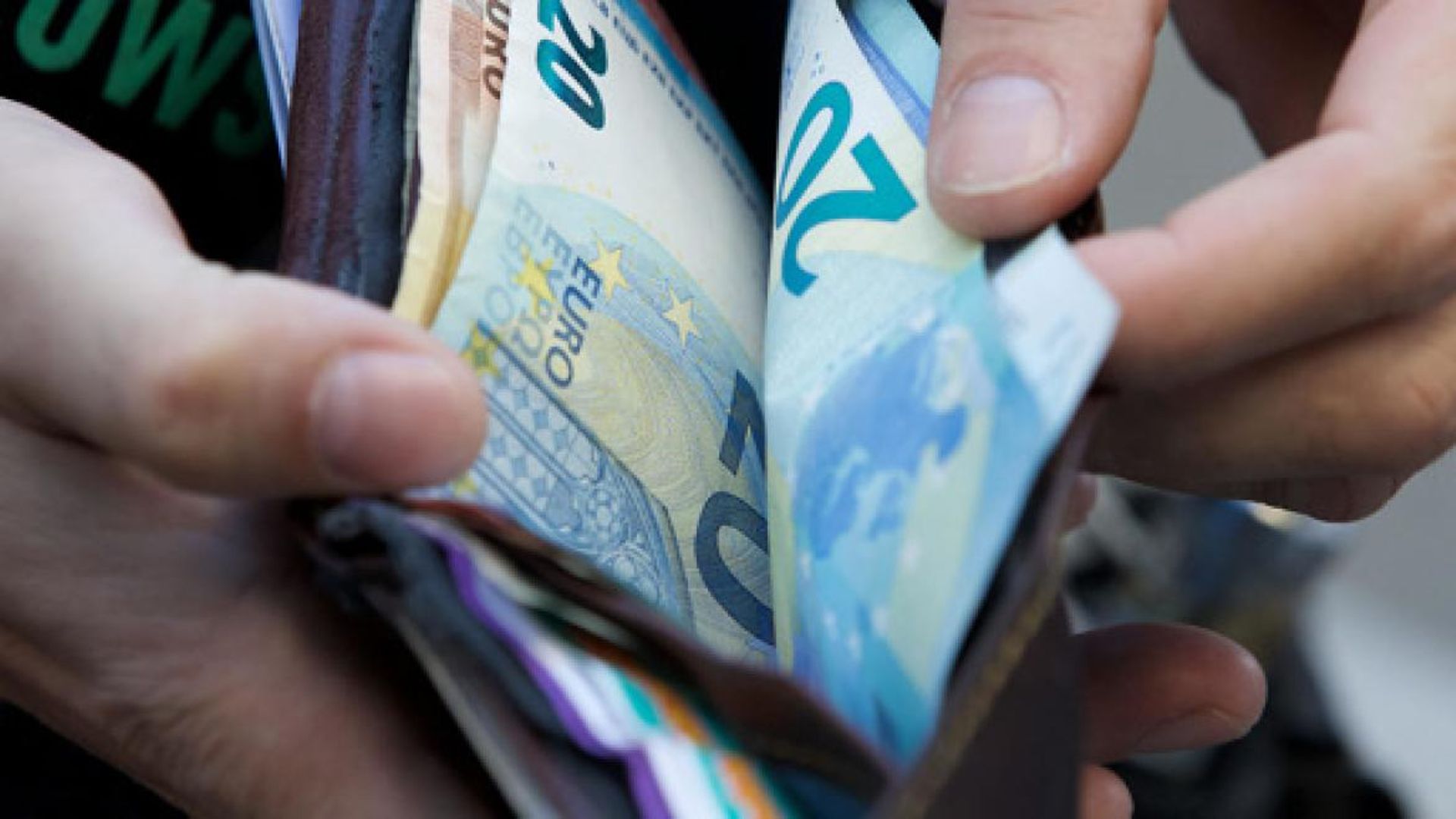 "Le diplôme universitaire n’a plus le monopole du meilleur salaire": l’écart salarial entre niveaux de formation se resserre