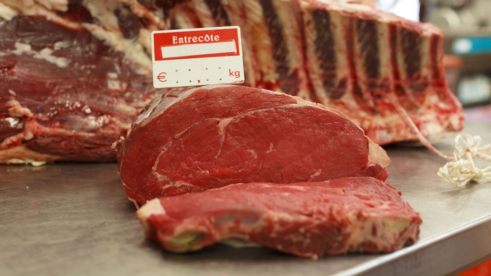 Combien de litres d'eau faut-il vraiment pour produire un kilo de viande de bœuf?