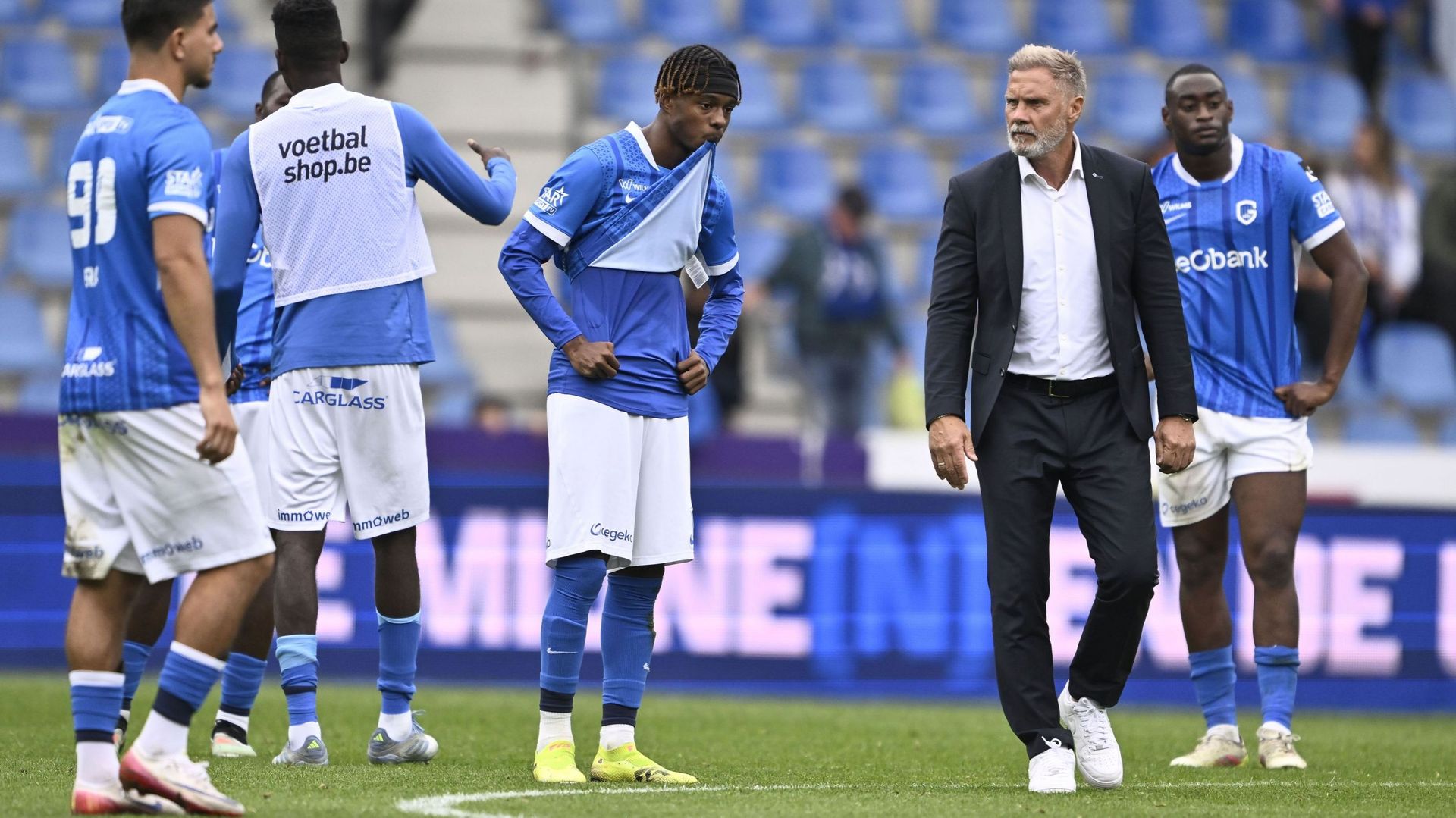 Possession stérile, défense friable et "une série de relégable" : le football romantique de Fink ne fait plus recette à Genk