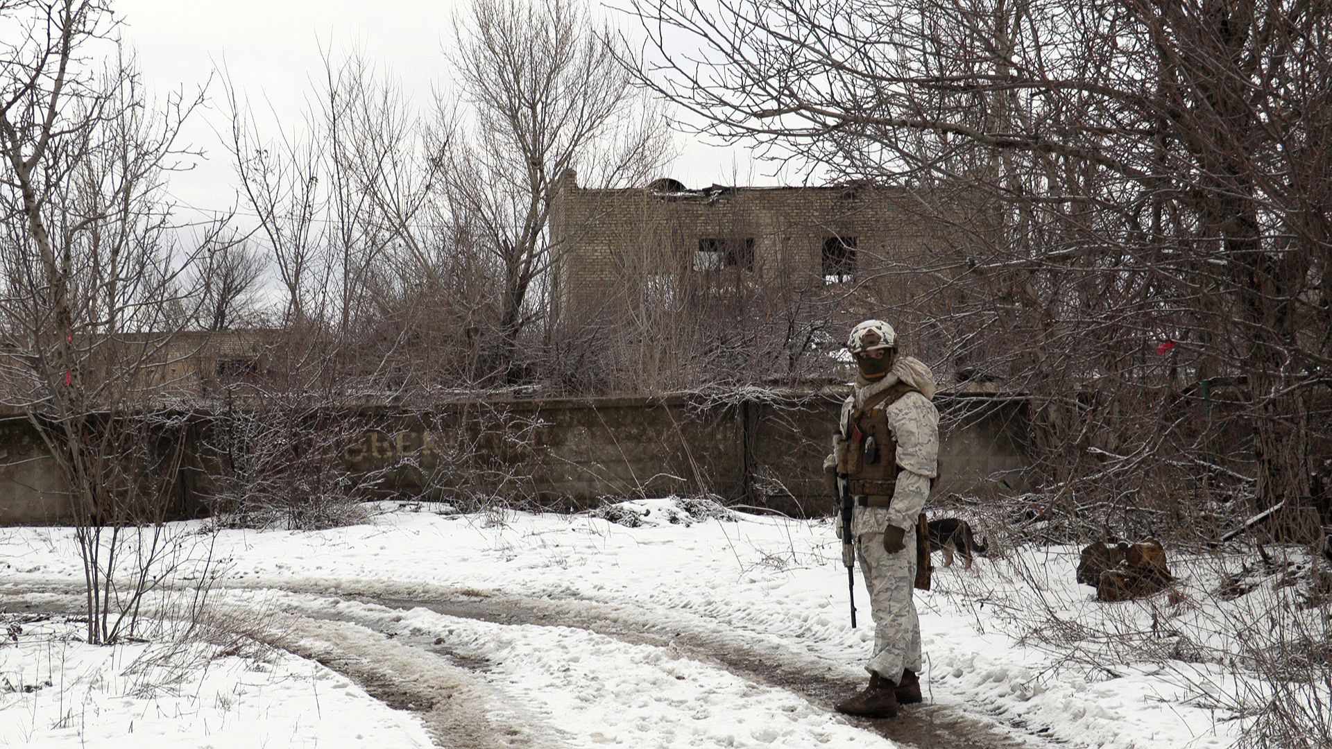 Un soldat des forces militaires ukrainiennes à Avdiivka.