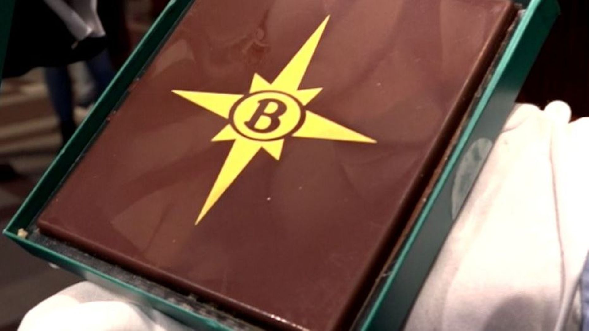 Deux chocolatiers belges de renom, Pierre Marcolini et Dominique Persoone ont imaginé une tablette de chocolat inédite appelée L'Étoile du Nord. 