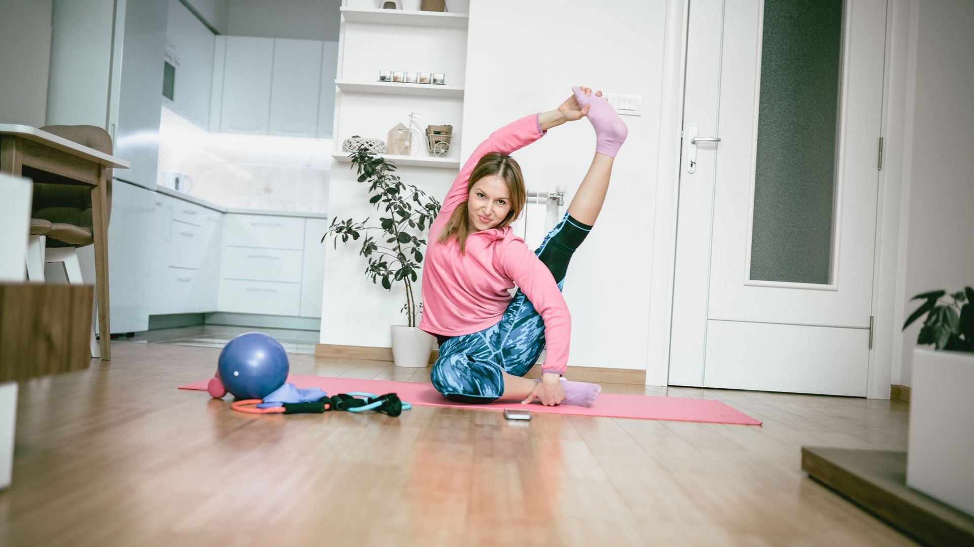 Comment se motiver à faire du sport à la maison ? - RTBF Actus