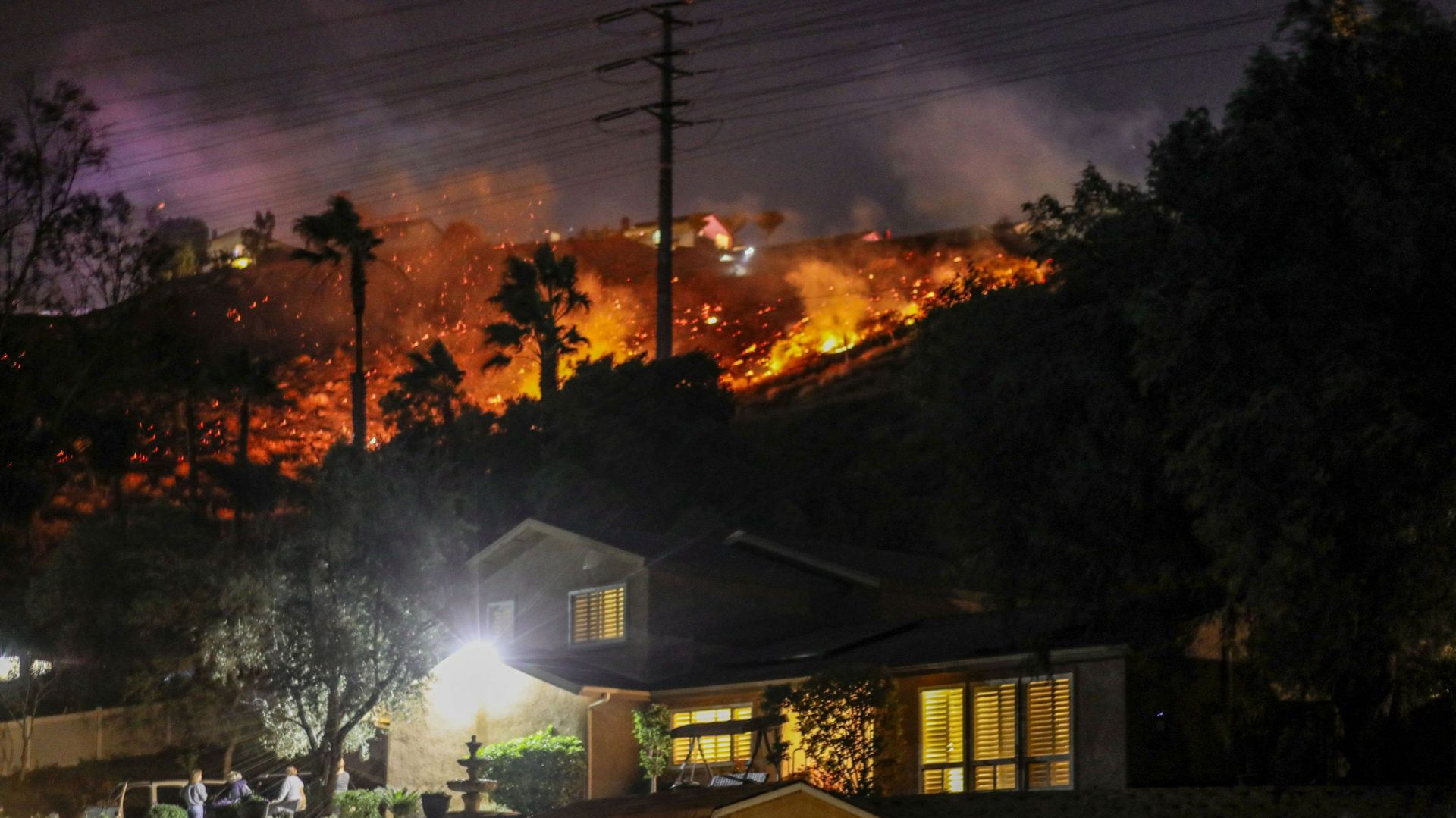 Incendies en Californie : 25.000 personnes ont fui les flammes au sud-ouest de Los Angeles