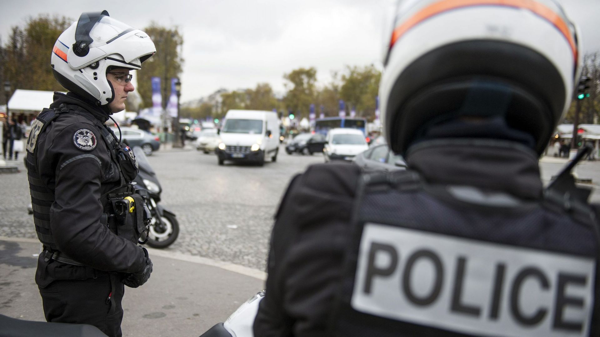 Attentat sur les Champs-Elysées: le père de l'auteur sera jugé pour apologie du terrorisme