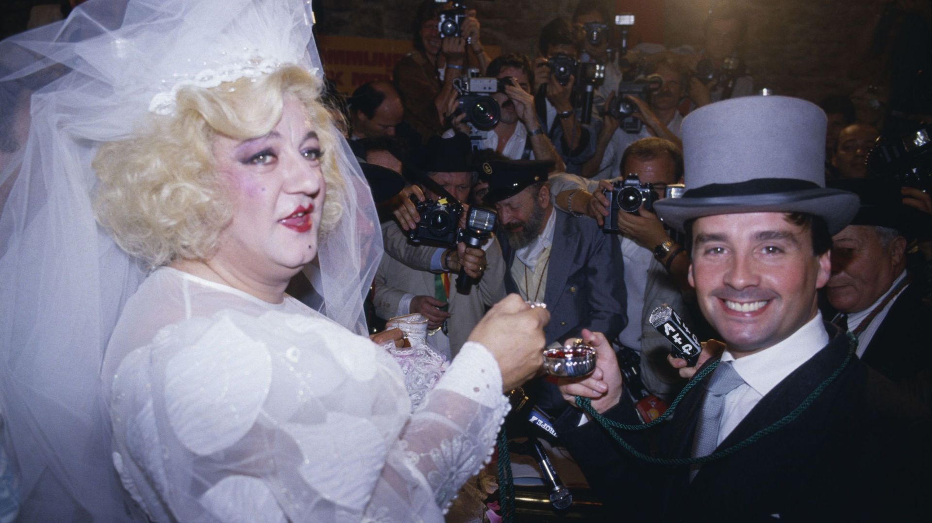 Le mariage du siècle ! Coluche et Thierry Le Luron, 1985