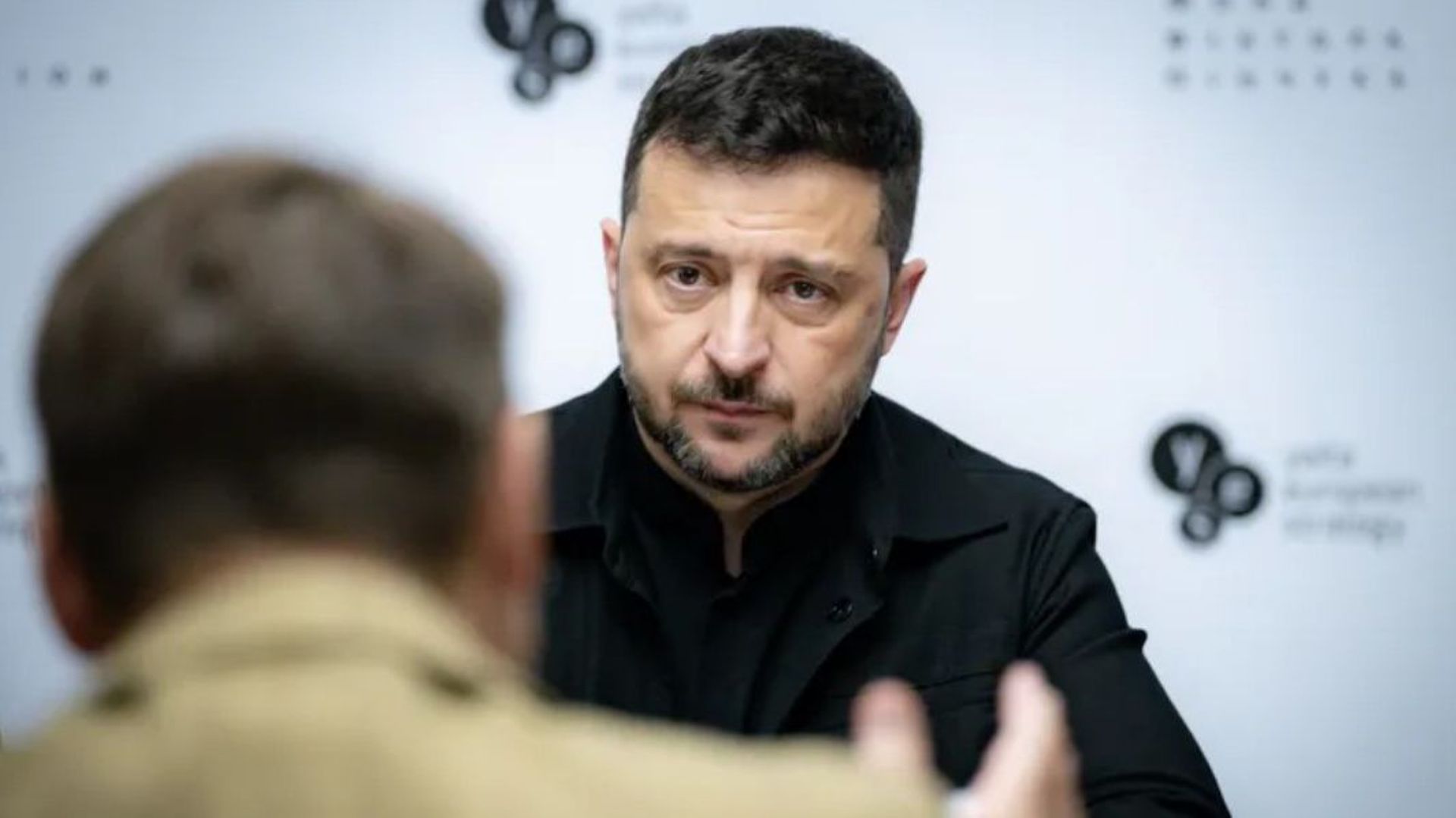 Guerre en Ukraine : le président Volodymyr Zelensky "s’entretient actuellement" avec son homologue américain Donald Trump