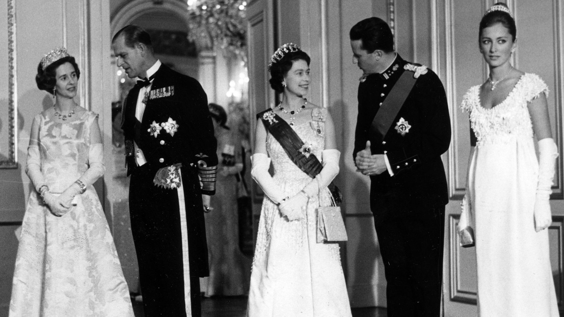 Le  9 mai 1966, la Reine Elizabeth II et le Prince Philip ont été reçus au château de Laeken pour un diner de gala en présence de la Reine Fabiola, du Roi Baudouin et de la princesse Paola. 