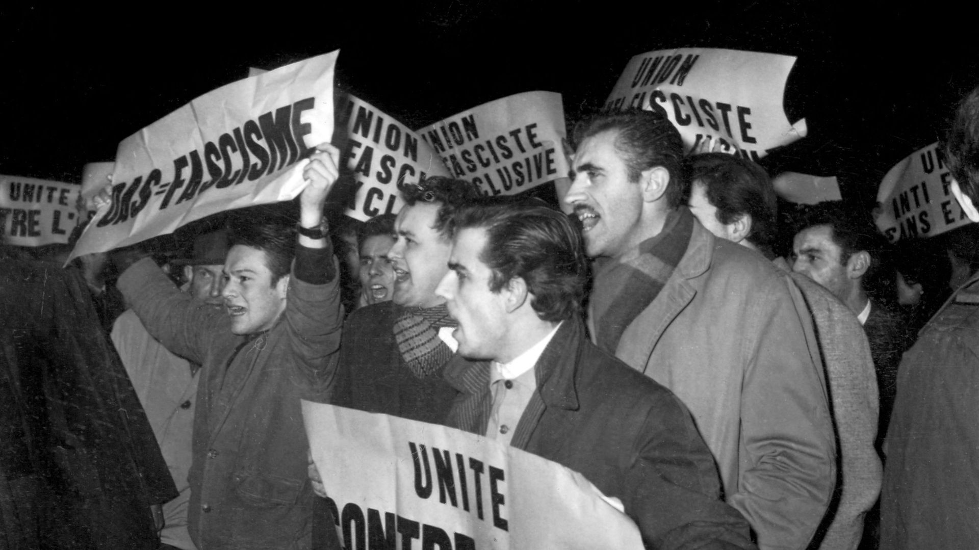 Manifestation contre les attentats perpétrés par l'OAS en février 1962 à Paris