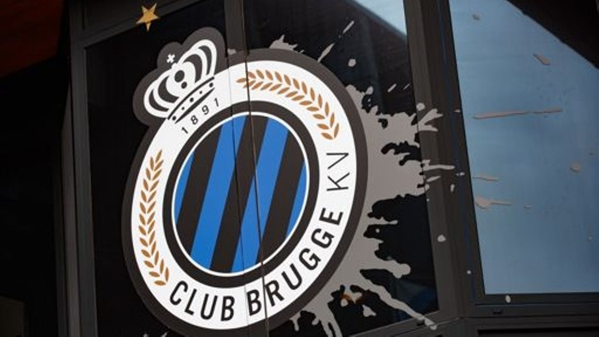  Le Club Bruges attire le gardien anglais Josef Bursik.