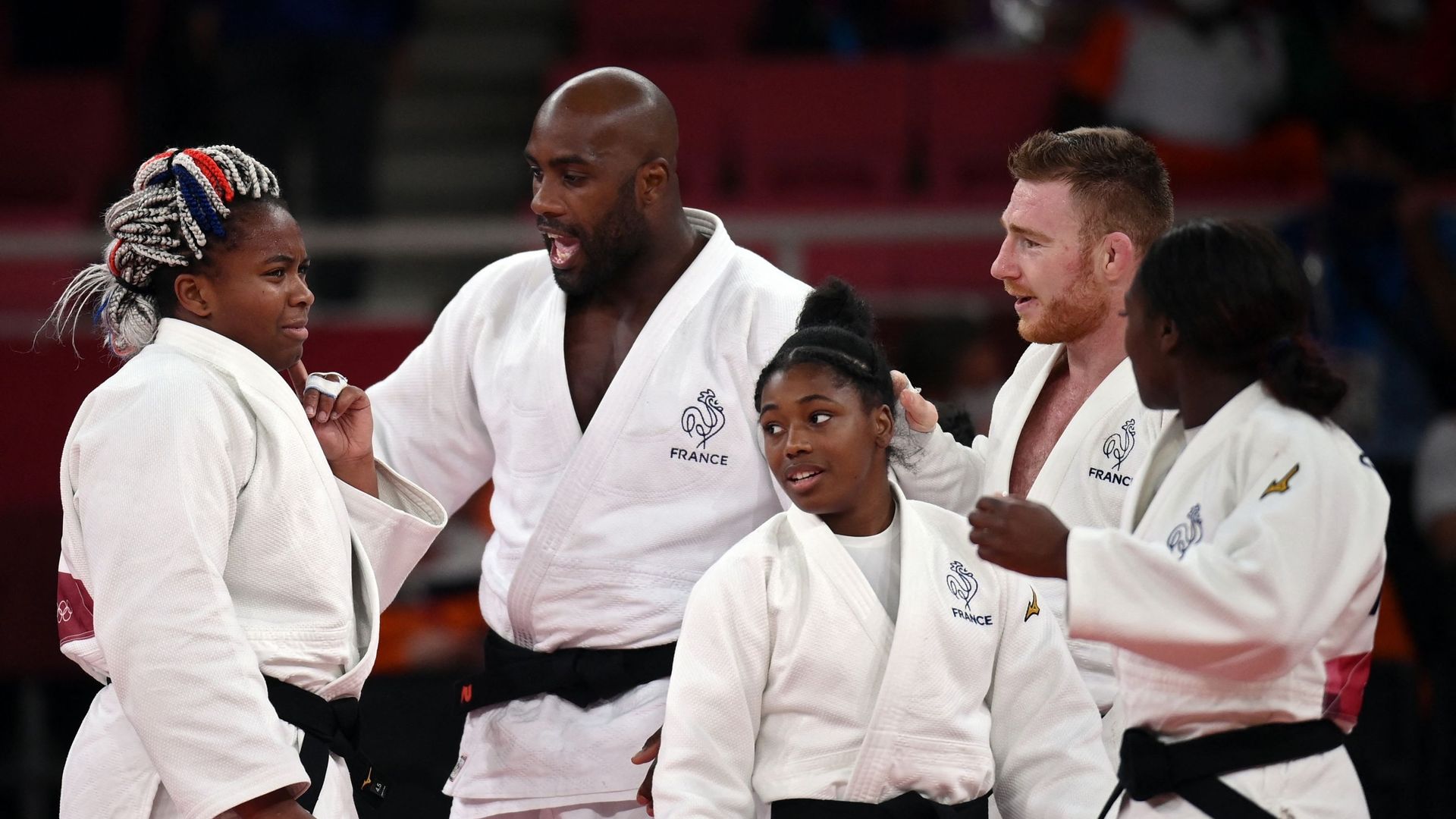 La France est devenue championne olympique dans l'épreuve par équipe mixte de judo.