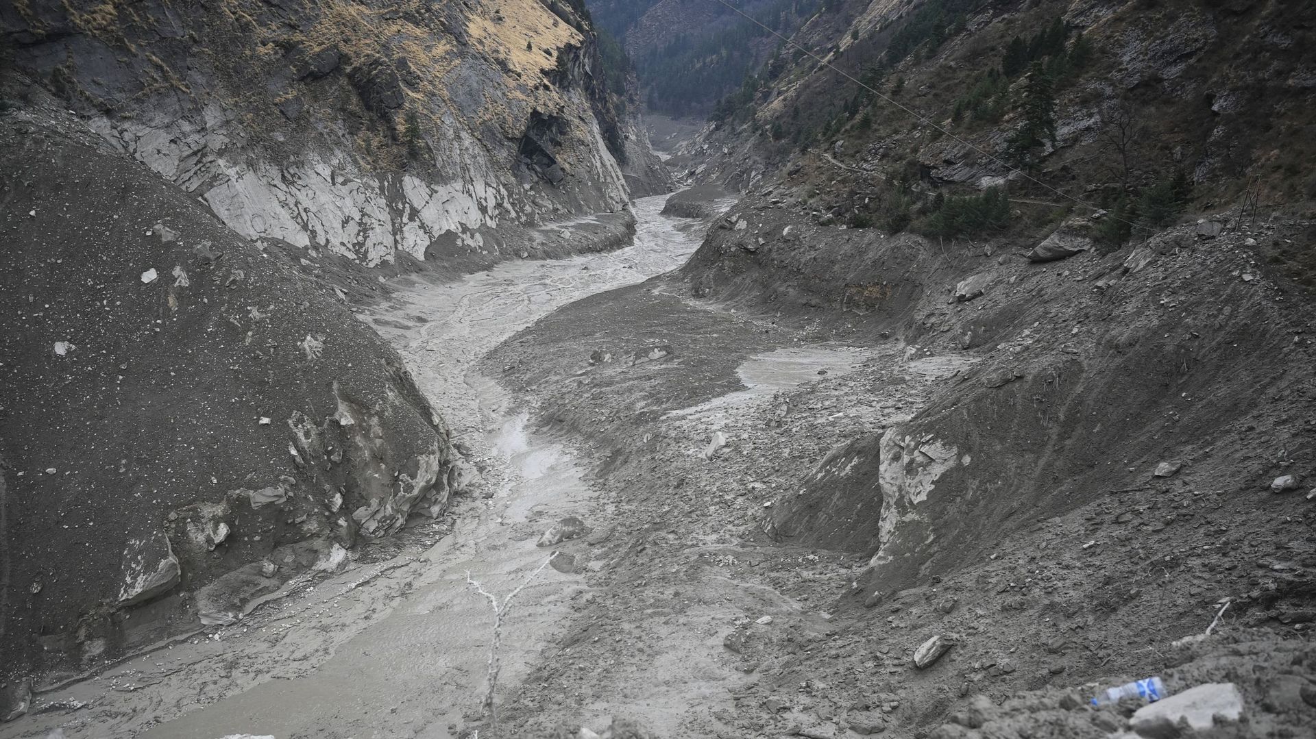 Rupture d'un glacier dans l'Himalaya: les 136 disparus déclarés morts