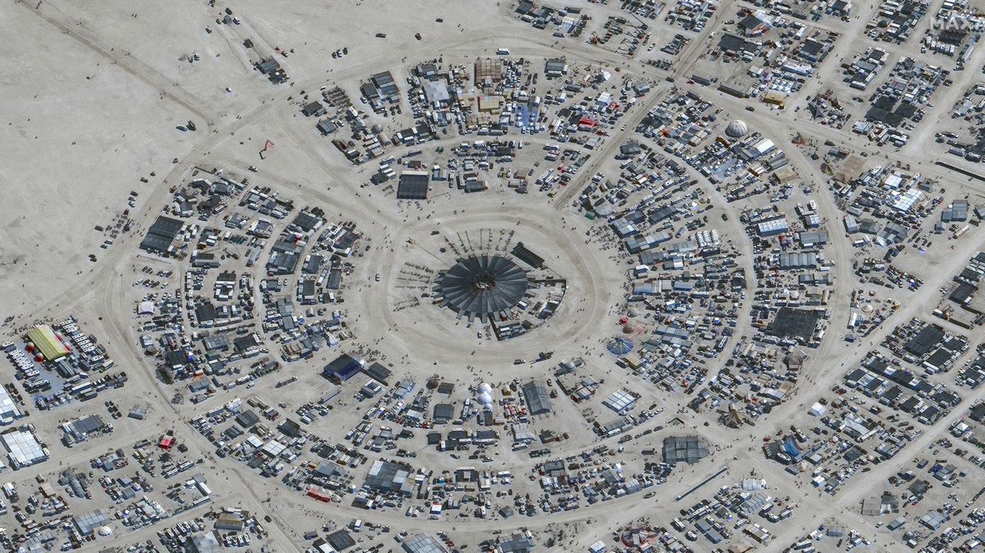 Stati Uniti: i partecipanti al festival Burning Man intrappolati nel deserto a causa della pioggia, esortano i partecipanti a razionare acqua e cibo